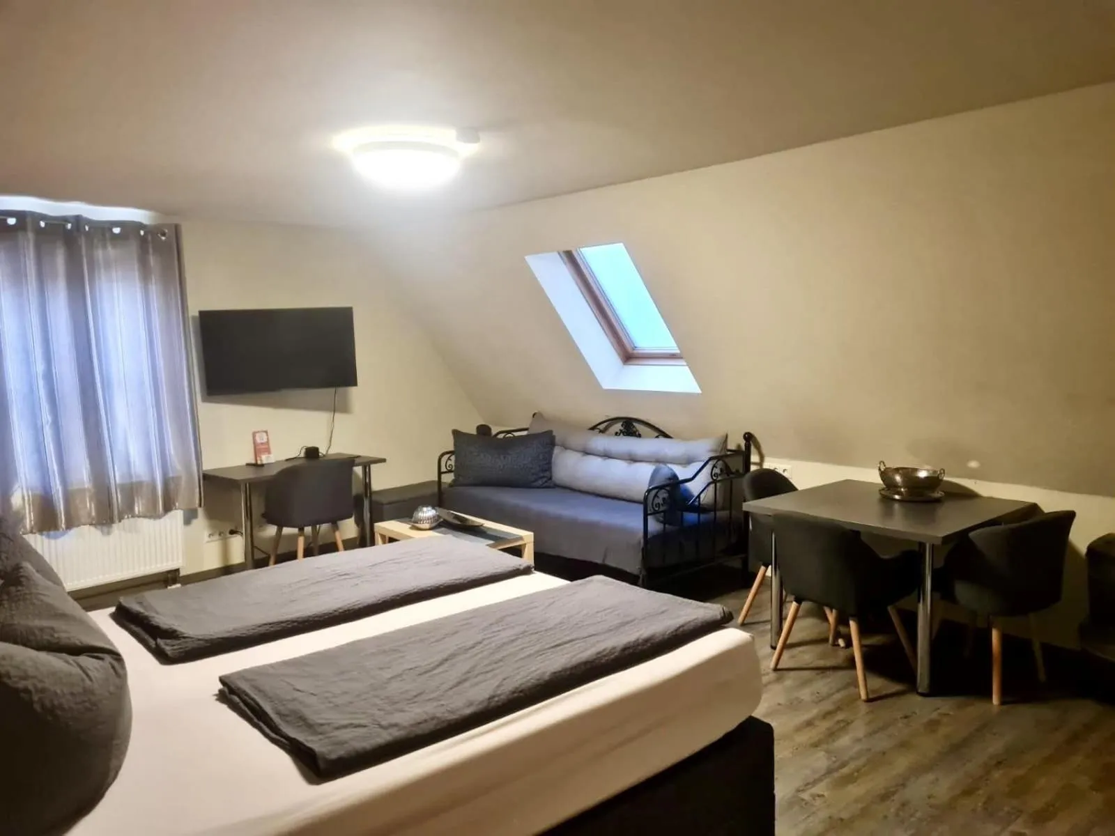 Photo of the whole room, Bed in Hotel Mythos "rooms with kitchenette- apartments with kitchen"