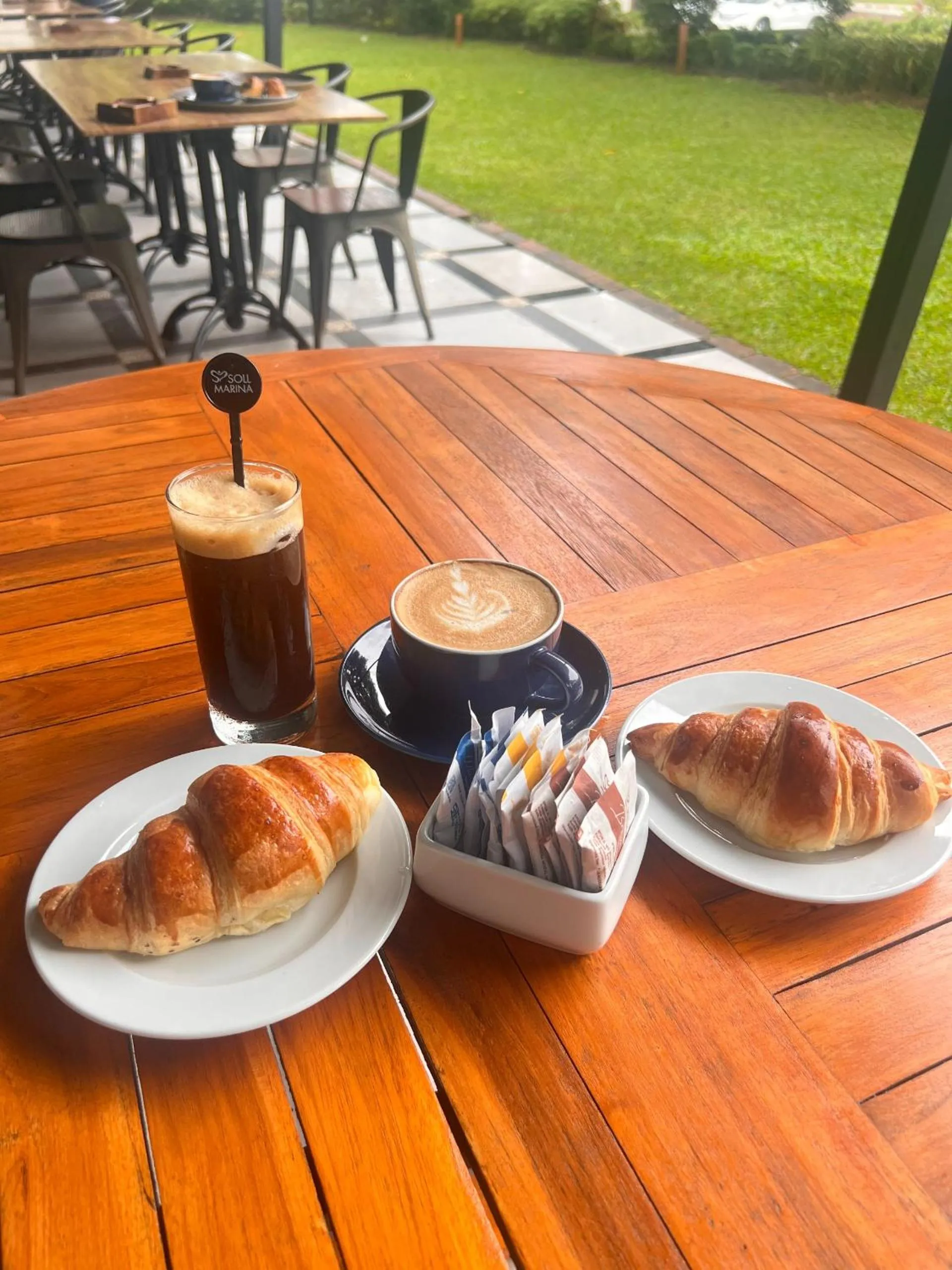 Restaurant/places to eat in Soll Marina Hotel & Conference Center Bangka