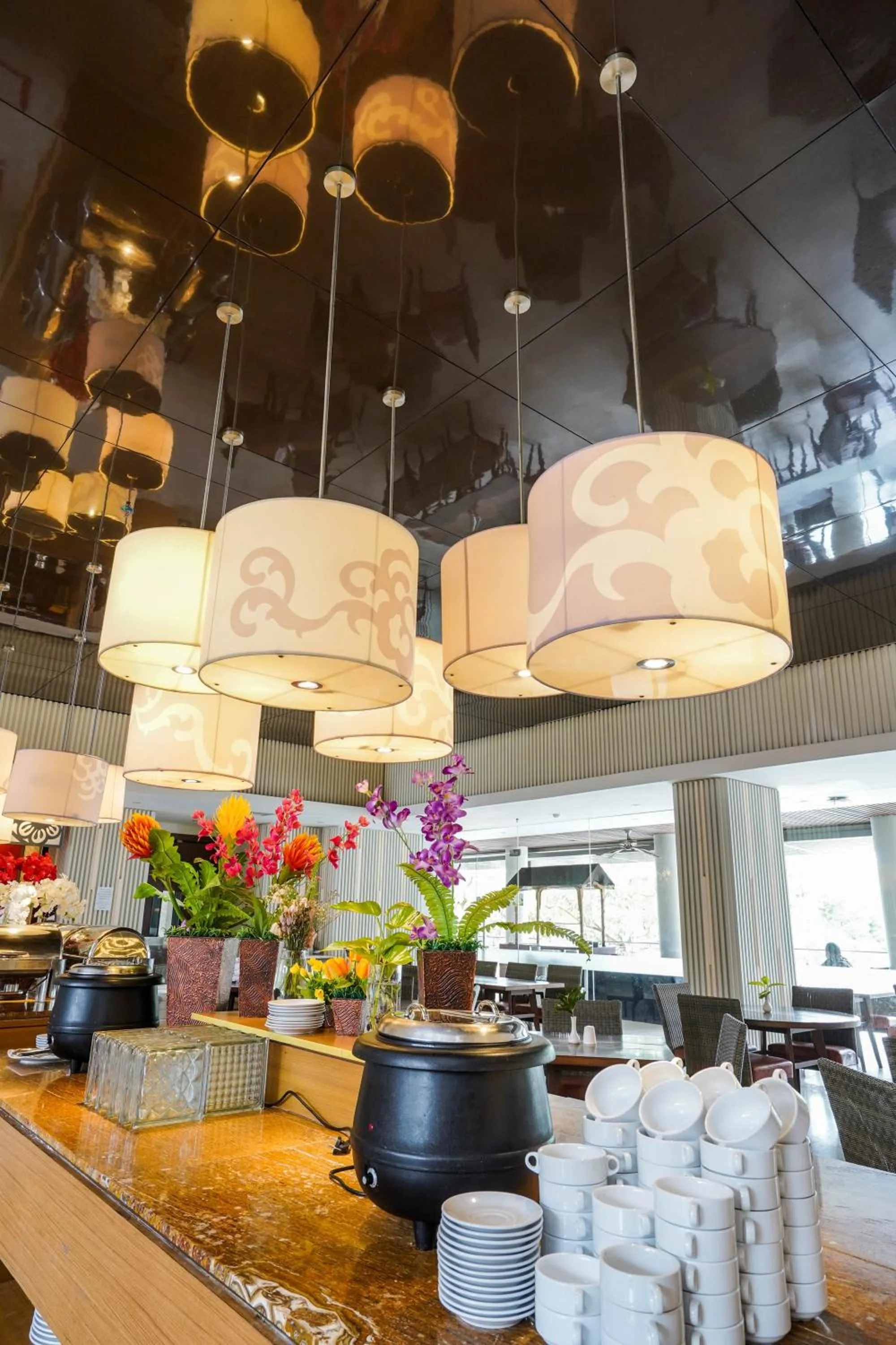 Restaurant/places to eat in Soll Marina Hotel & Conference Center Bangka