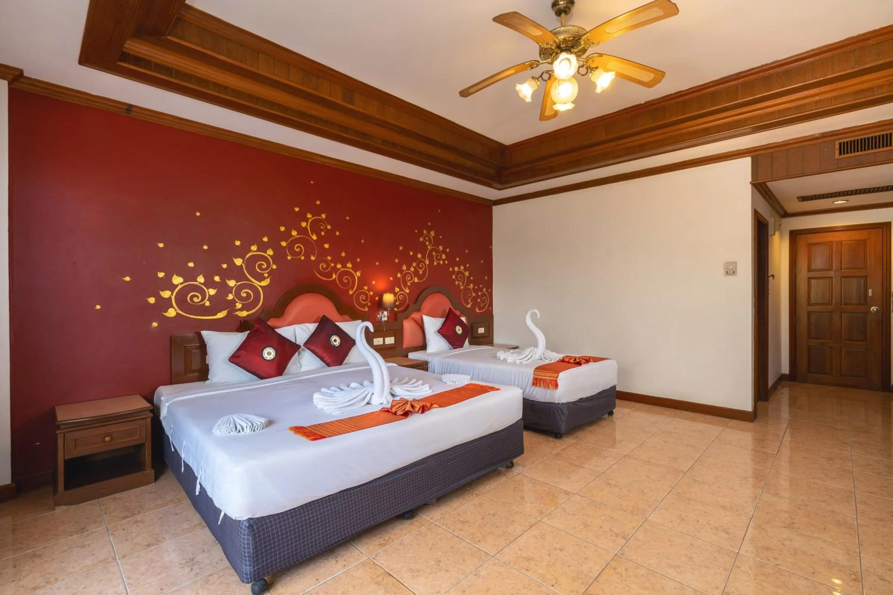 Bedroom, Bed in Memory Karon Resort