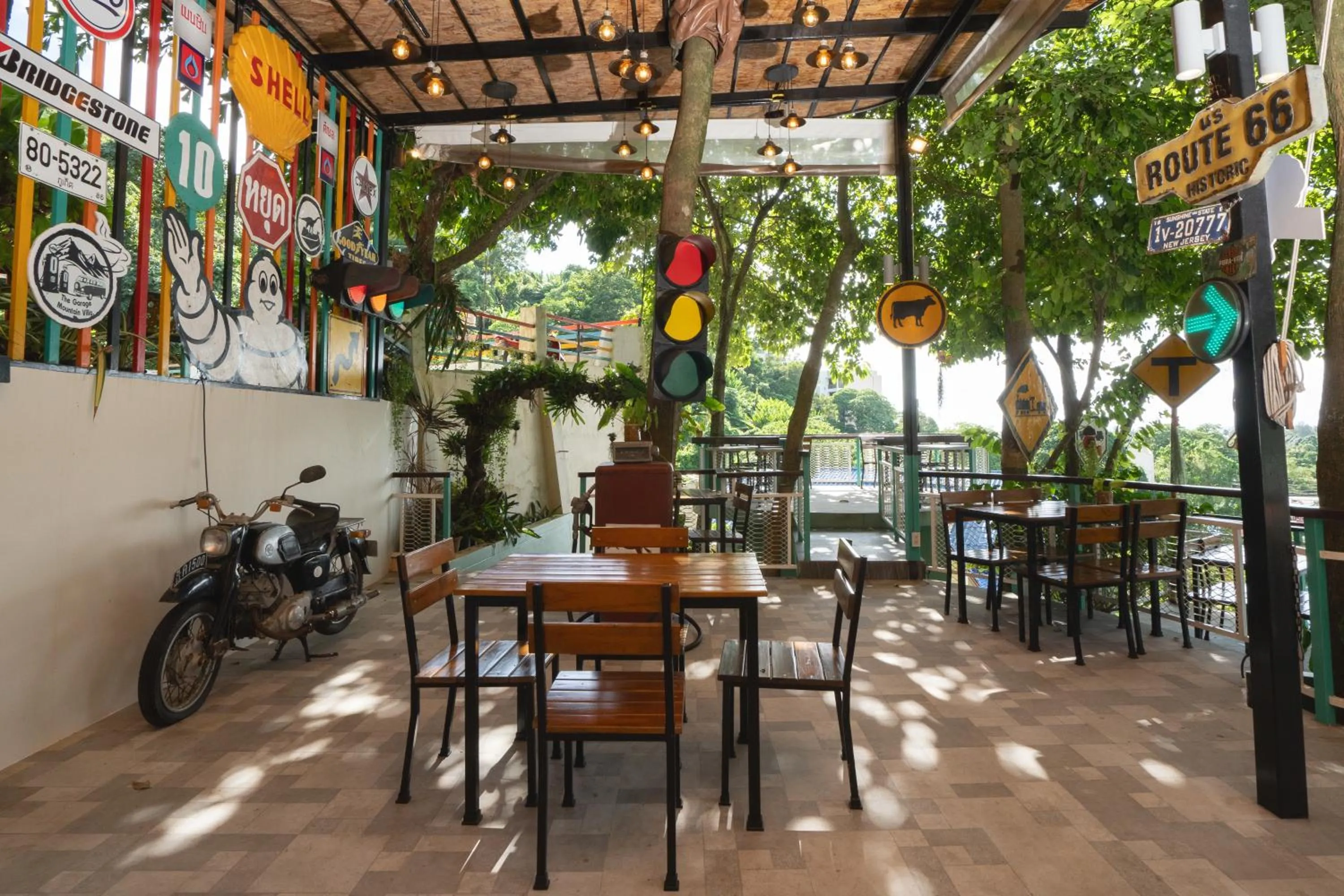 Restaurant/places to eat in Memory Karon Resort