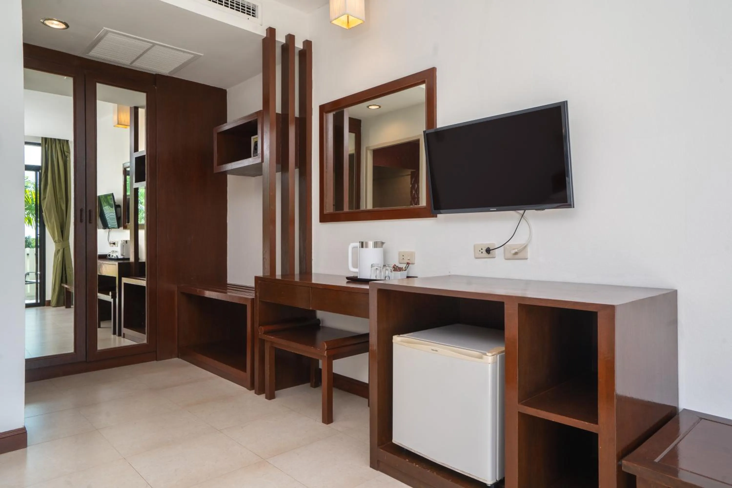 Coffee/tea facilities in Memory Karon Resort