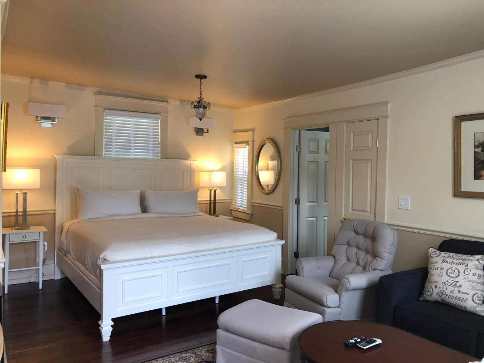 Bed in Bellevue Manor