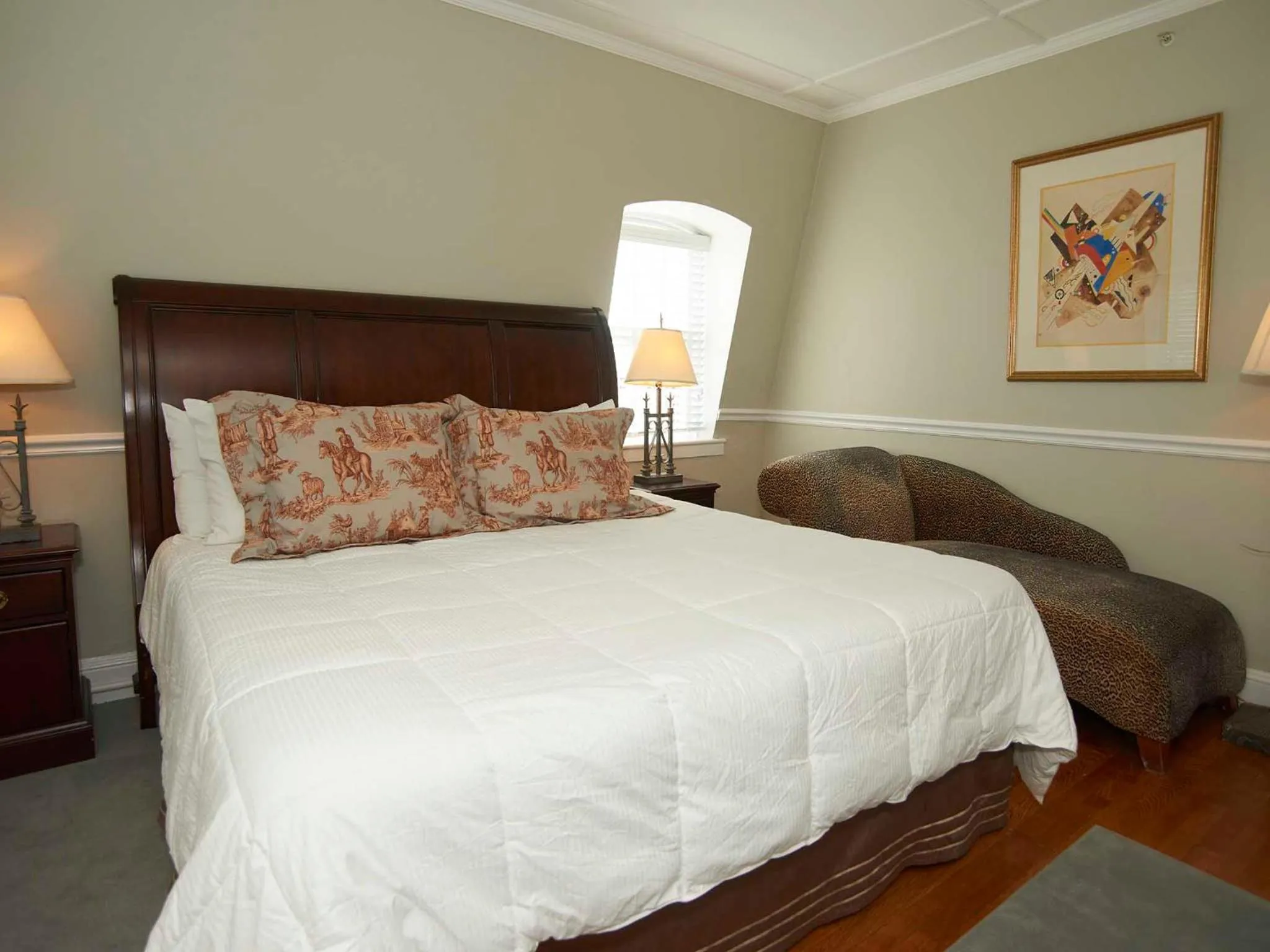 Bed in Bellevue Manor