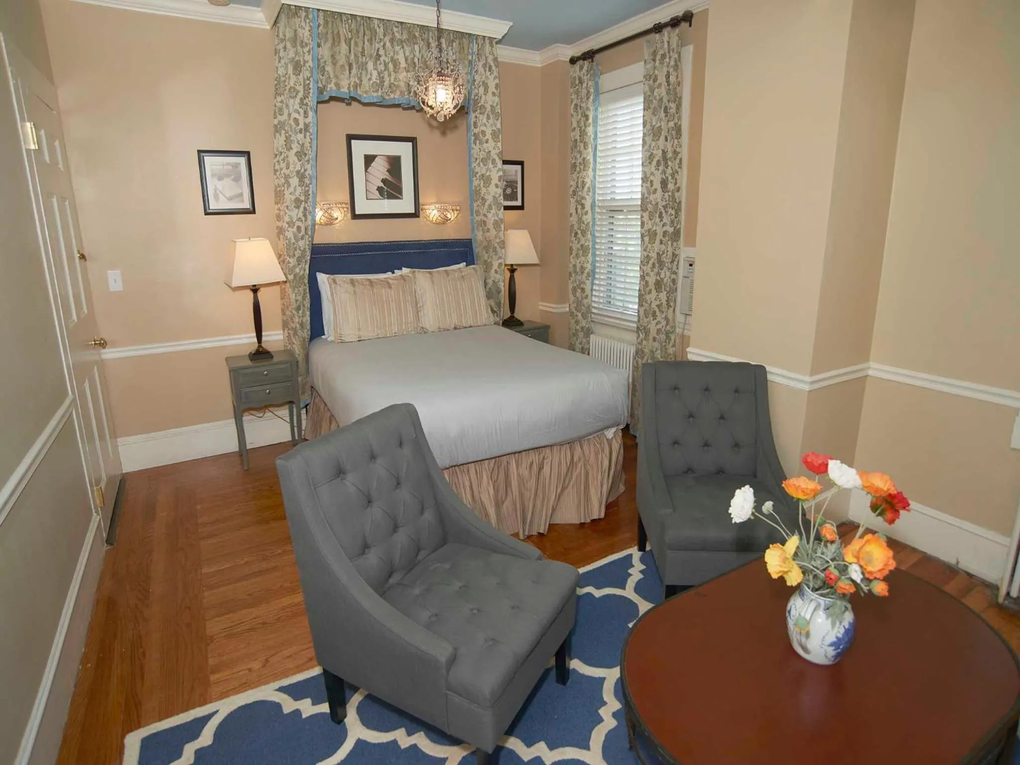 Bed in Bellevue Manor
