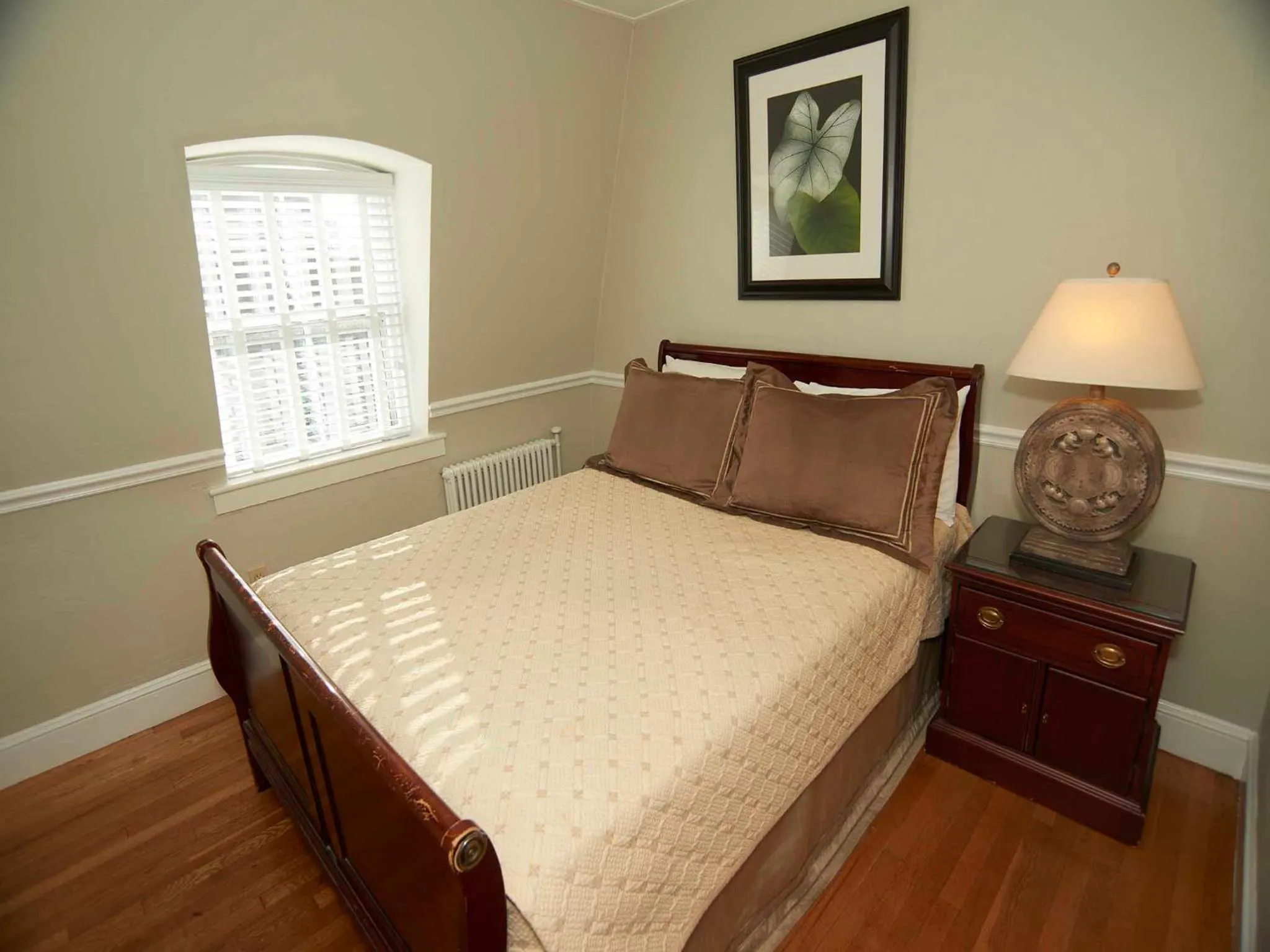 Bed in Bellevue Manor