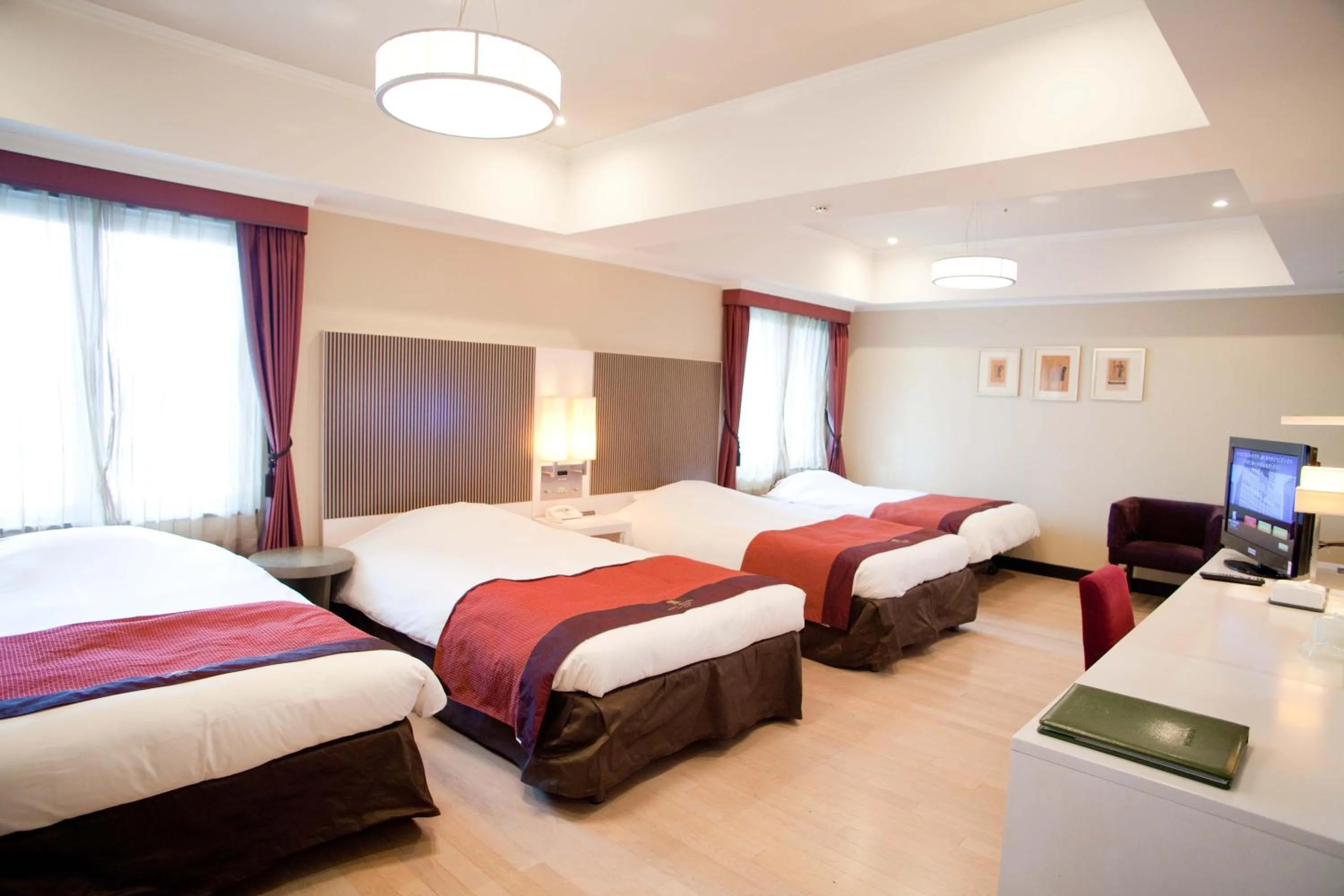 Bed in Hotel Monterey La Soeur Osaka