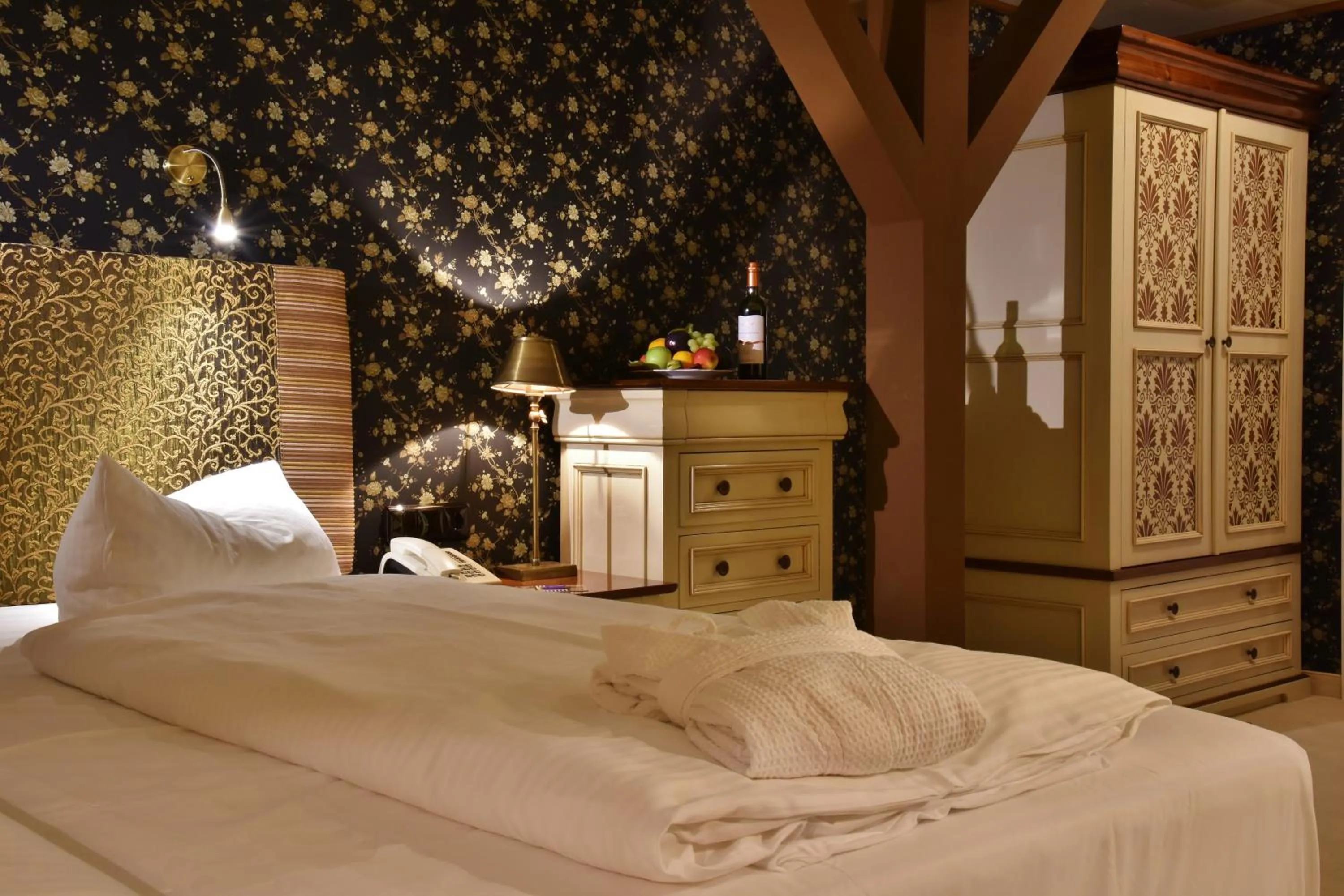 Photo of the whole room, Bed in Myer's Hotel Berlin