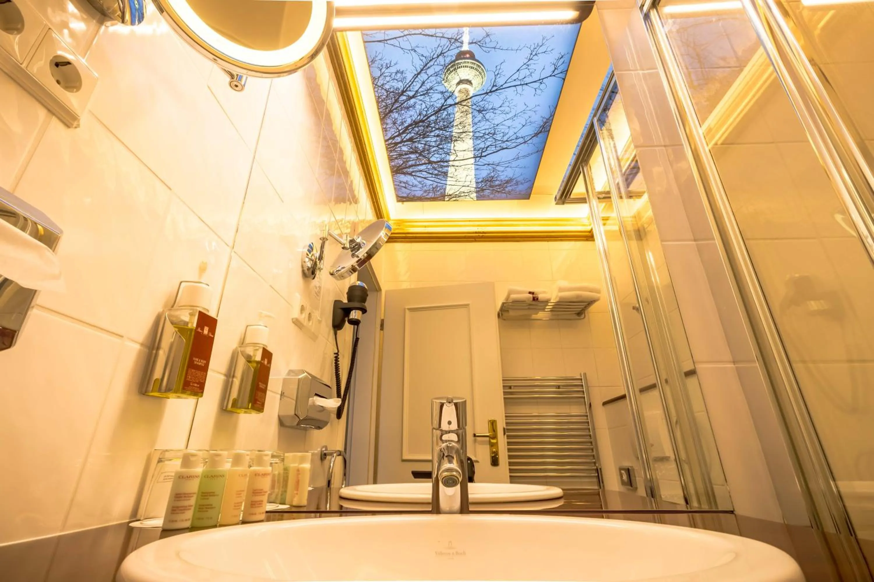 Bathroom in Myer's Hotel Berlin