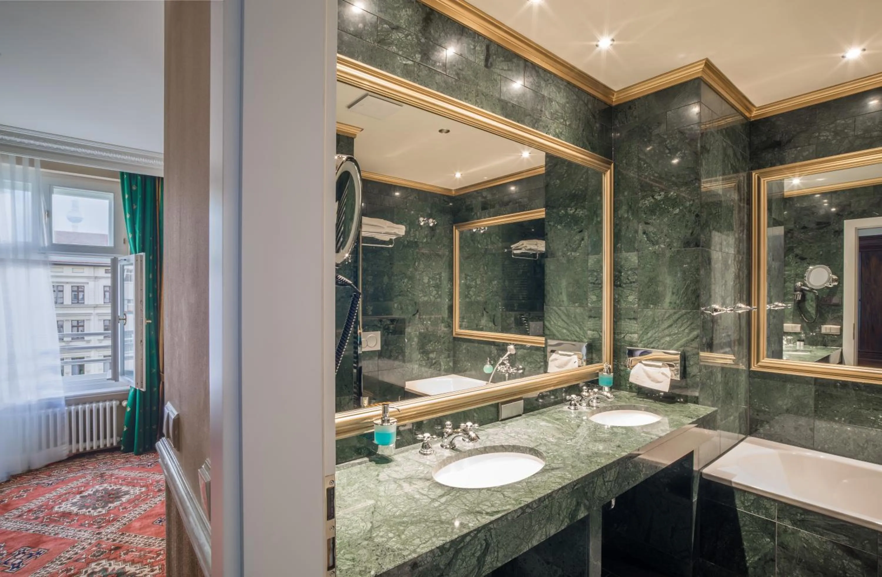 Bathroom in Myer's Hotel Berlin