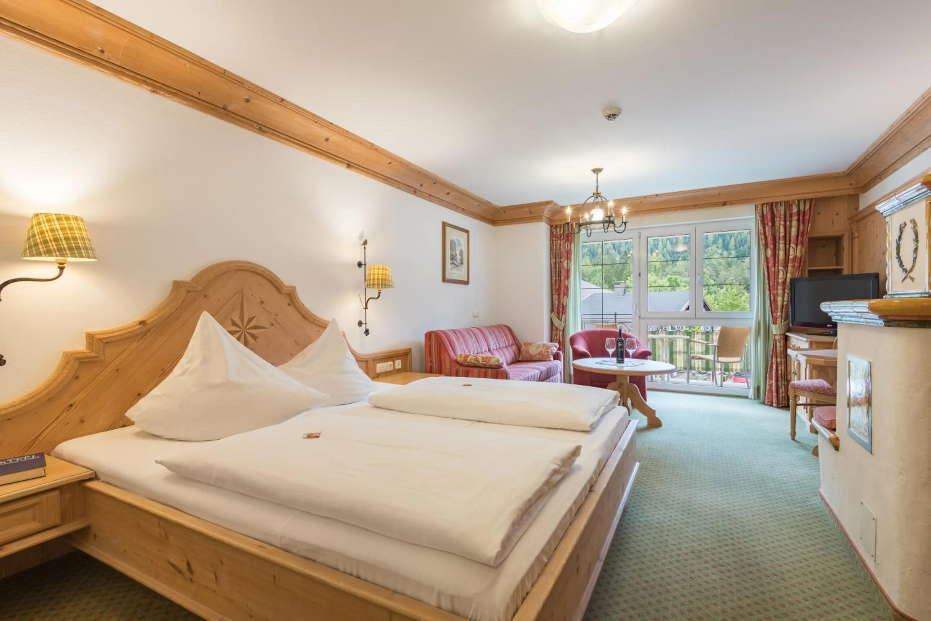 Photo of the whole room, Bed in Hotel Post