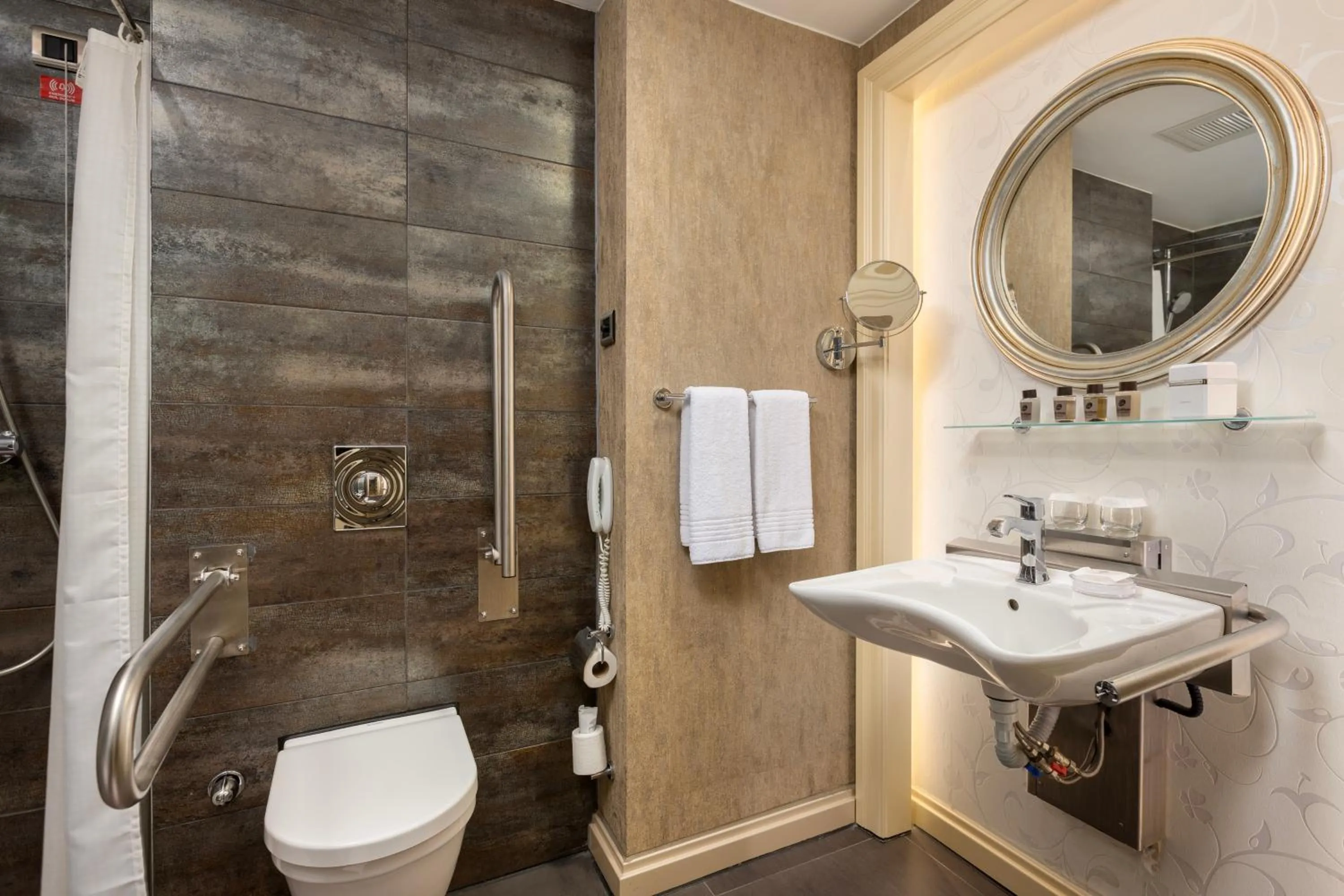 Toilet in Limak Eurasia Luxury Hotel