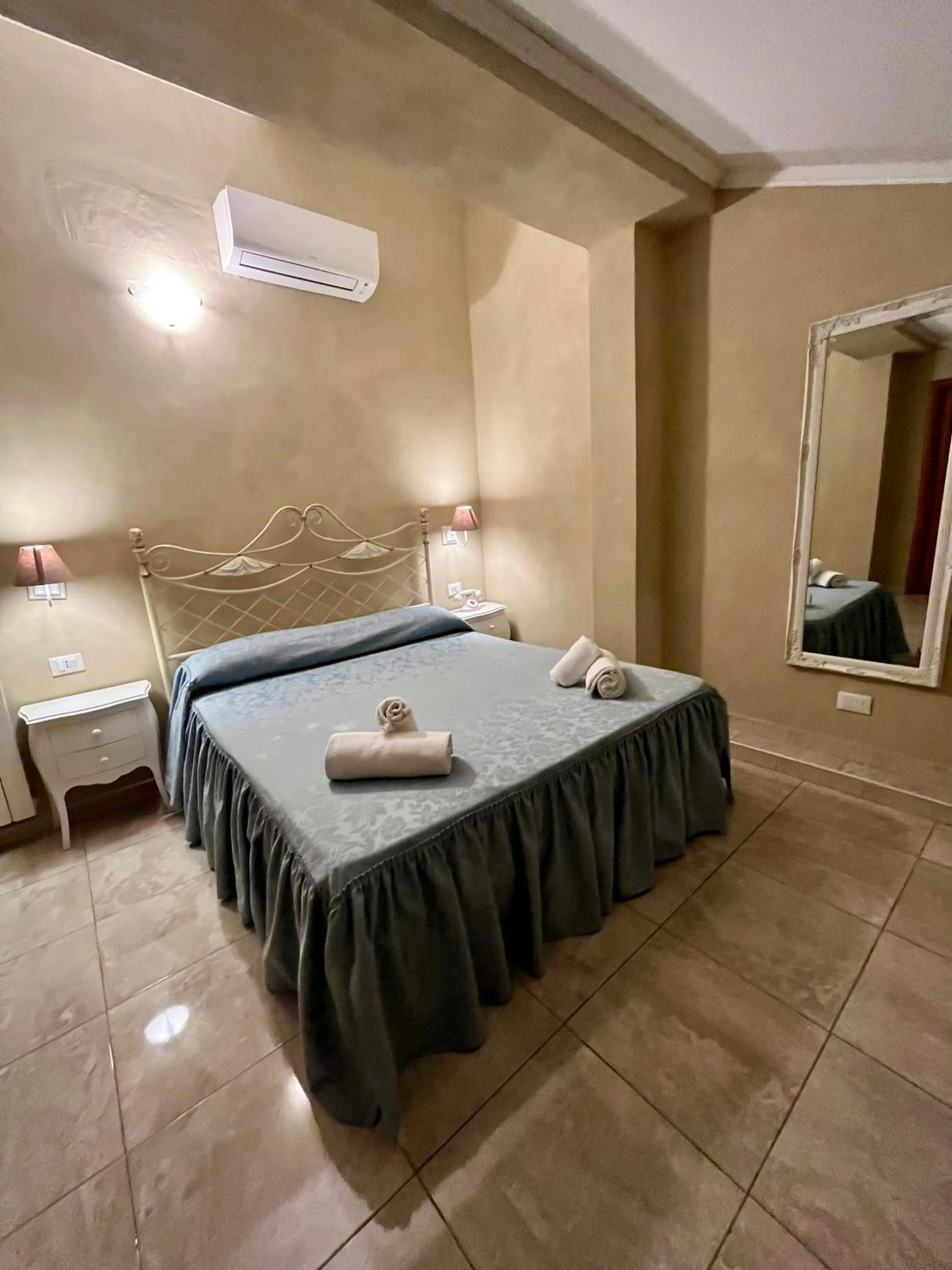 Bed in Boutique Hotel Calais Milano