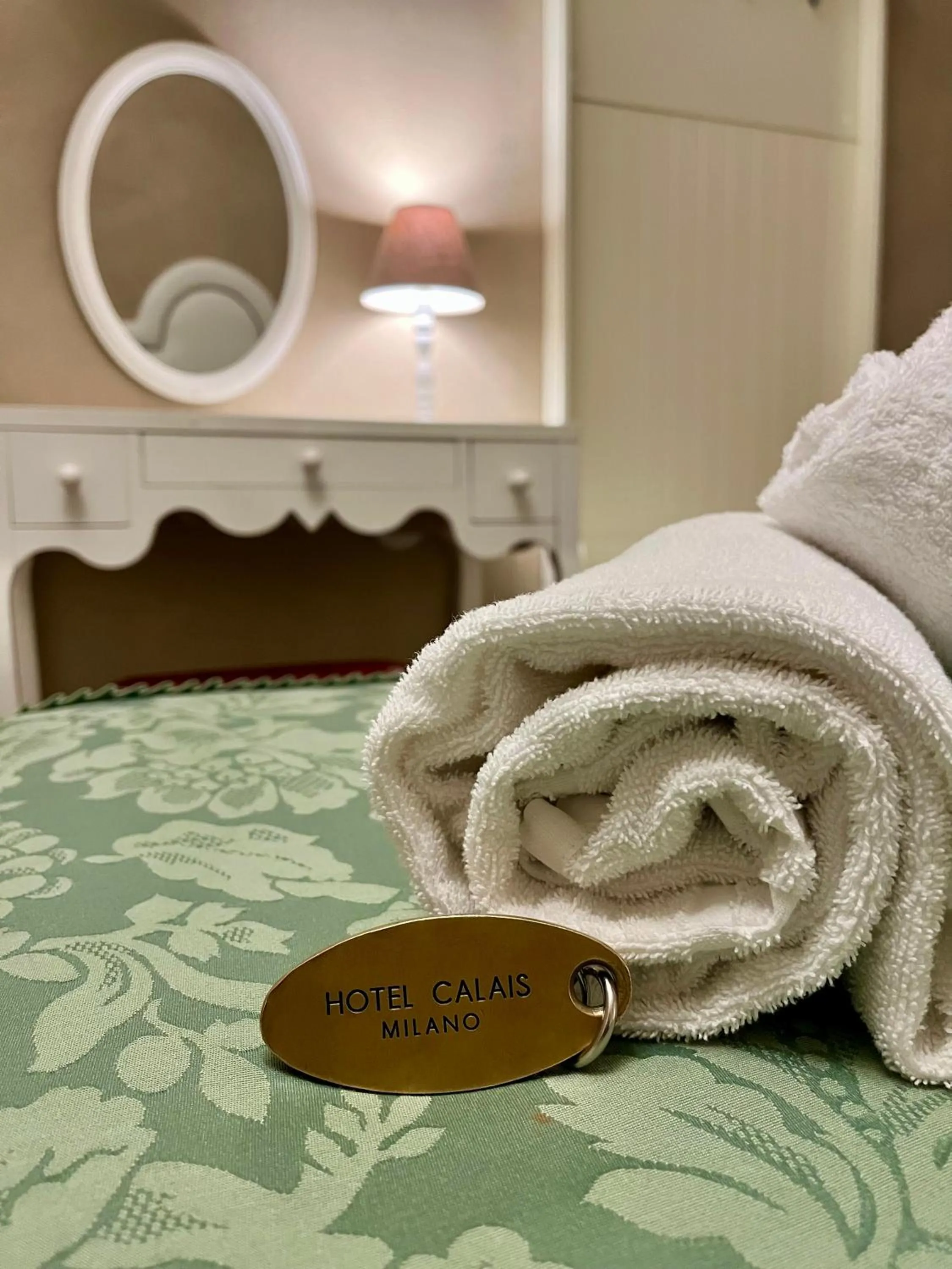 Bed in Boutique Hotel Calais Milano