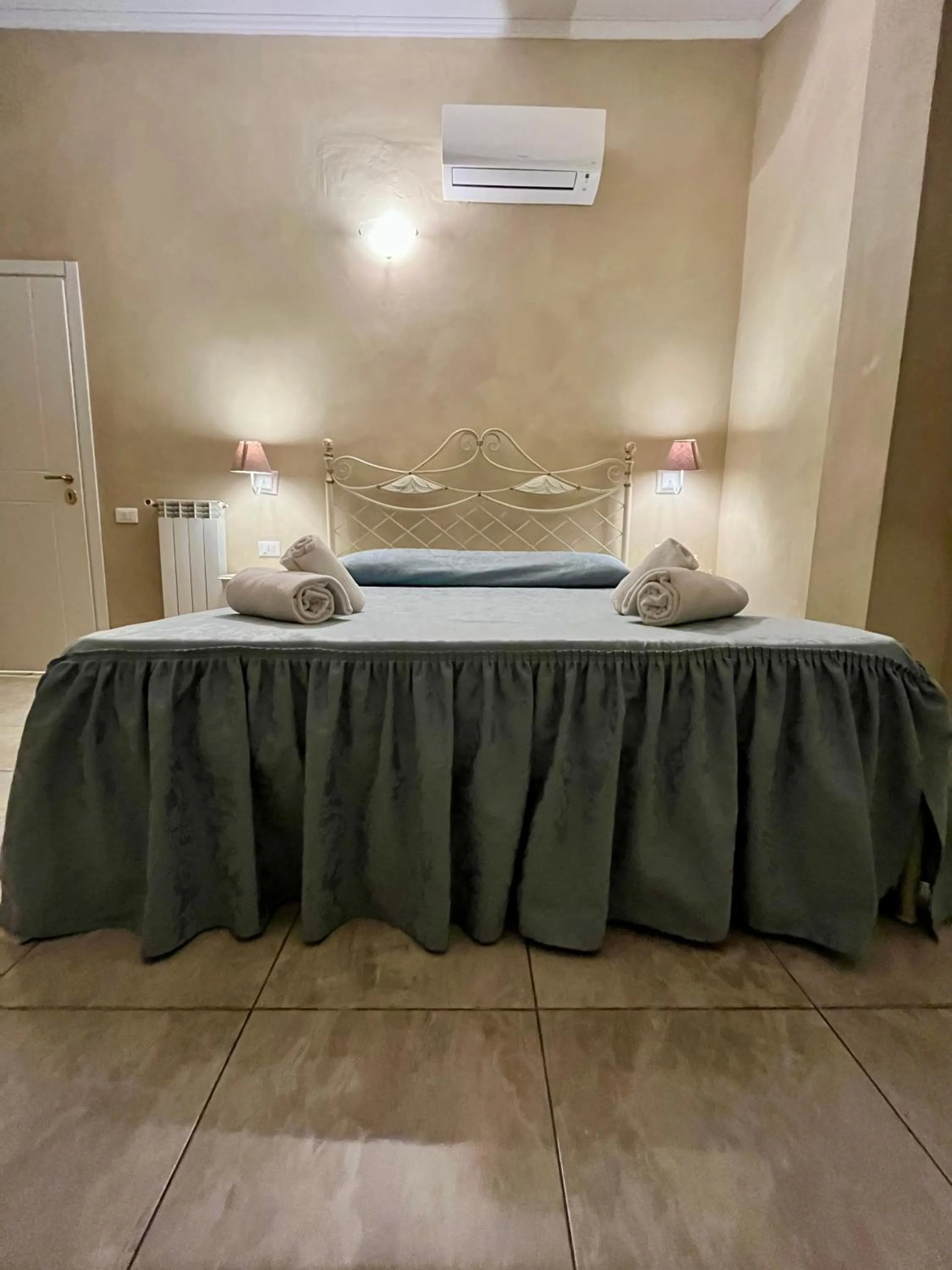 Bed in Boutique Hotel Calais Milano