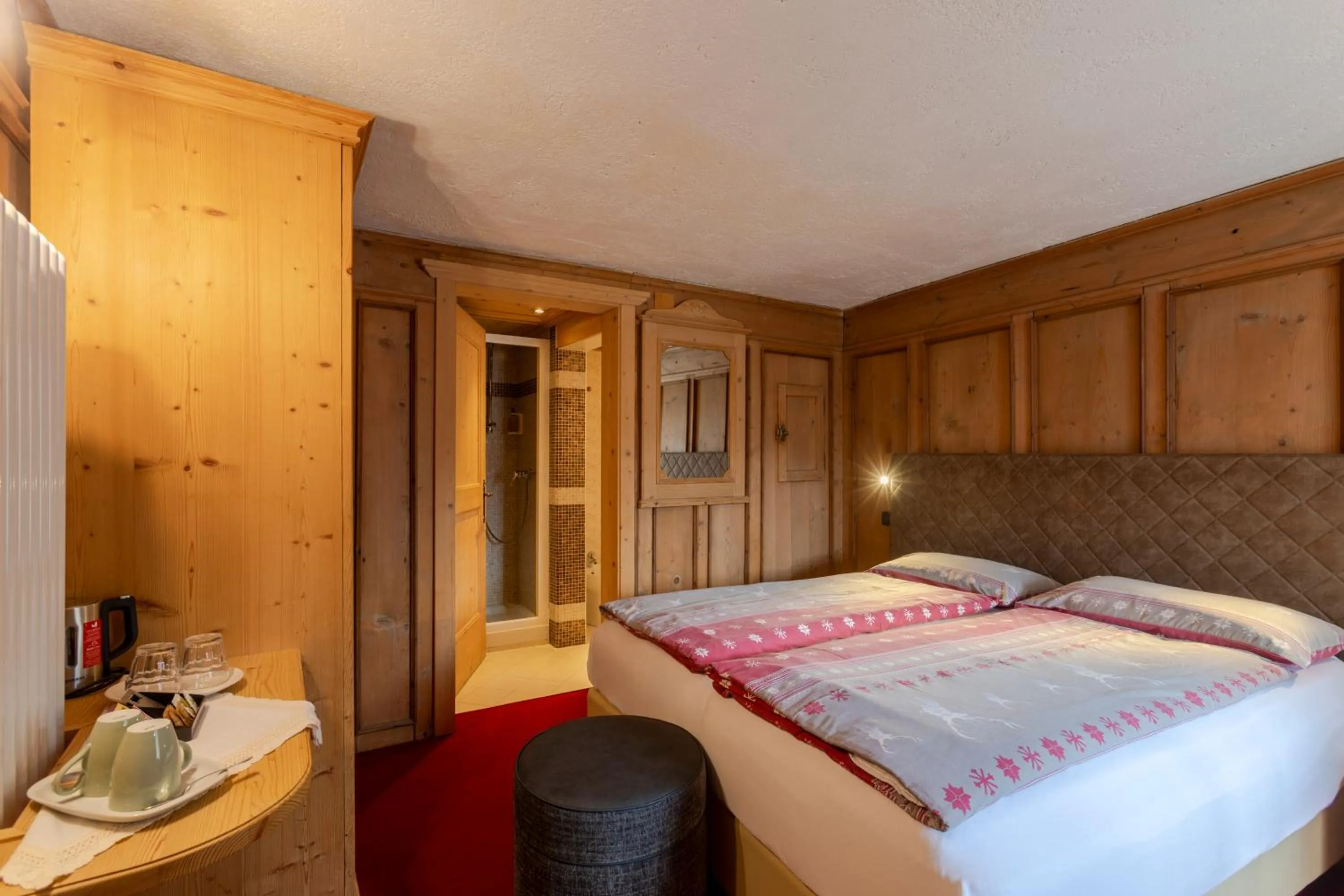 Bed in Historic Hotel Ristorante La Stua