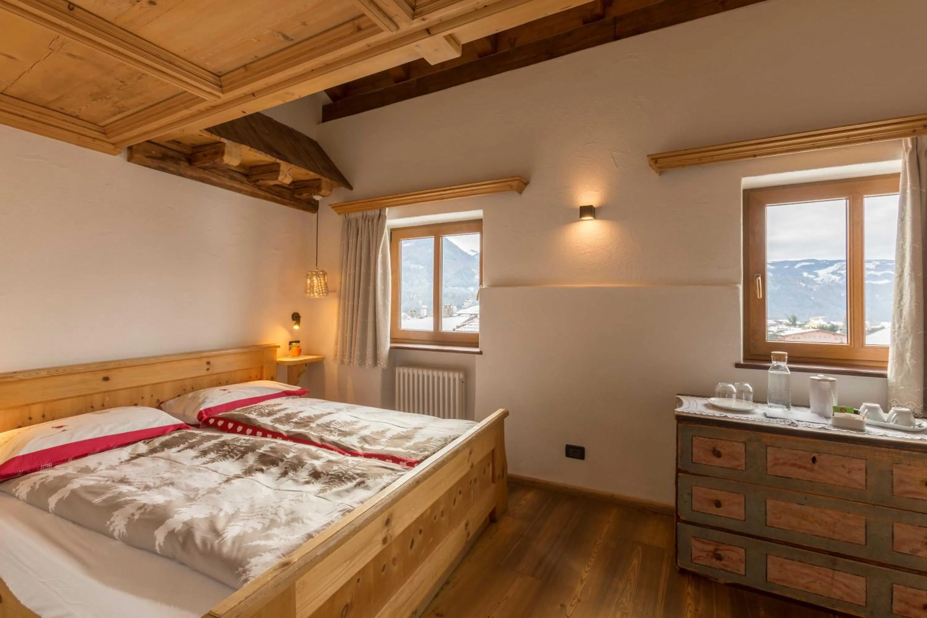 Bed in Historic Hotel Ristorante La Stua