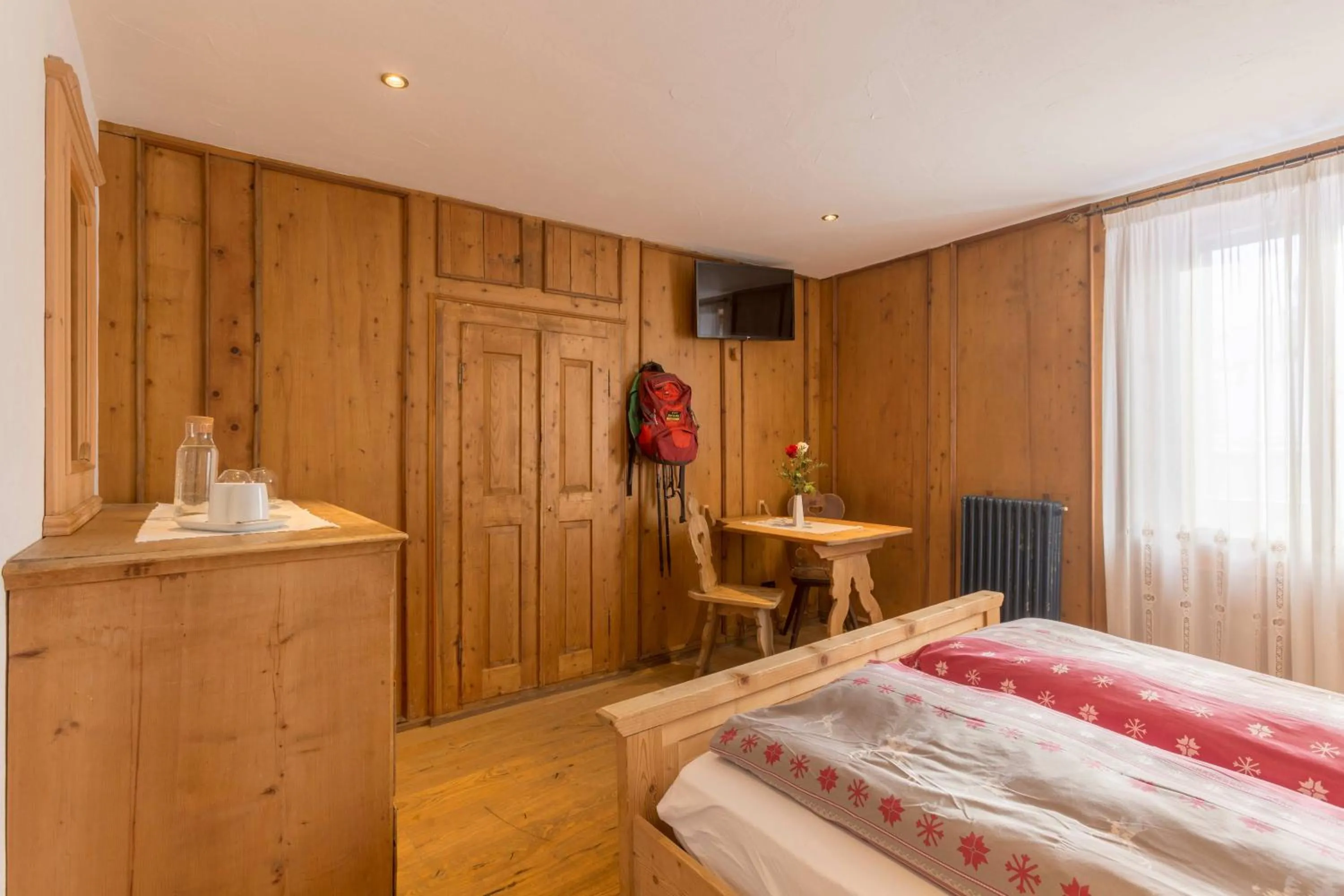 Bed in Historic Hotel Ristorante La Stua