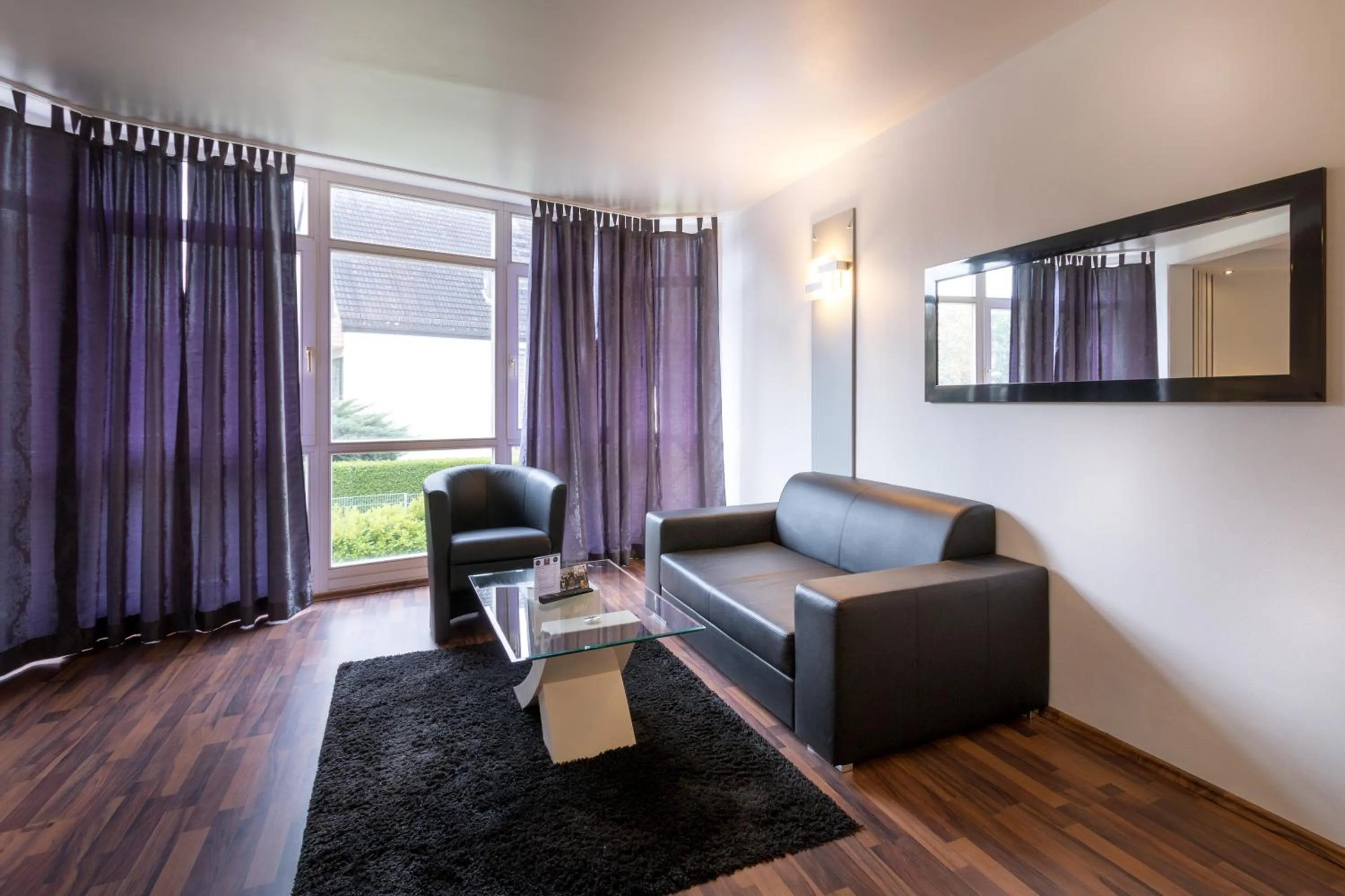 Photo of the whole room in Turmhotel Rhein-Main