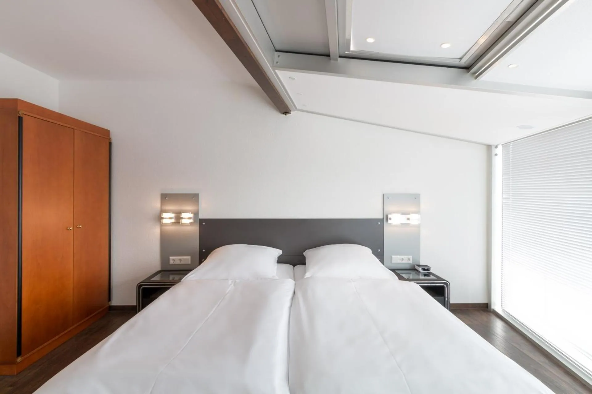 Photo of the whole room, Bed in Turmhotel Rhein-Main
