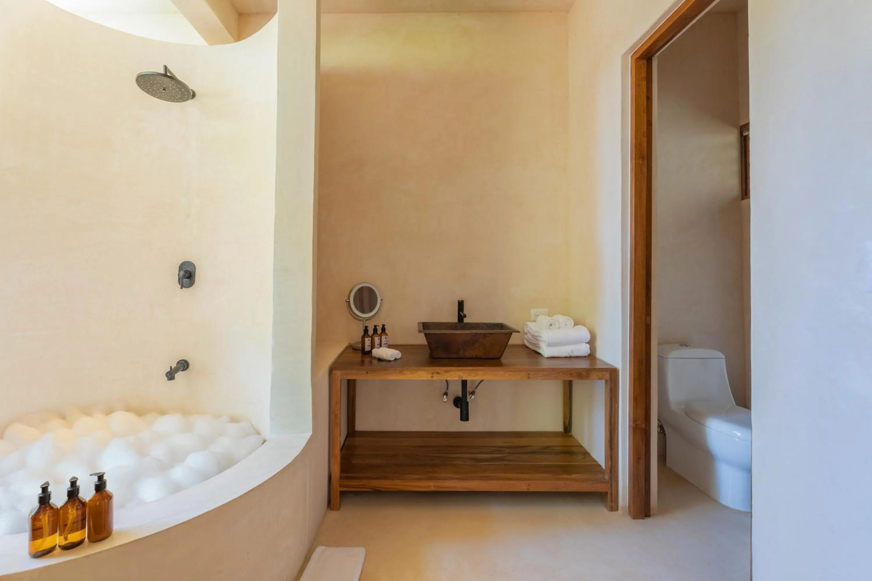 Shower in La Valise Tulum, Member of Small Luxury Hotels