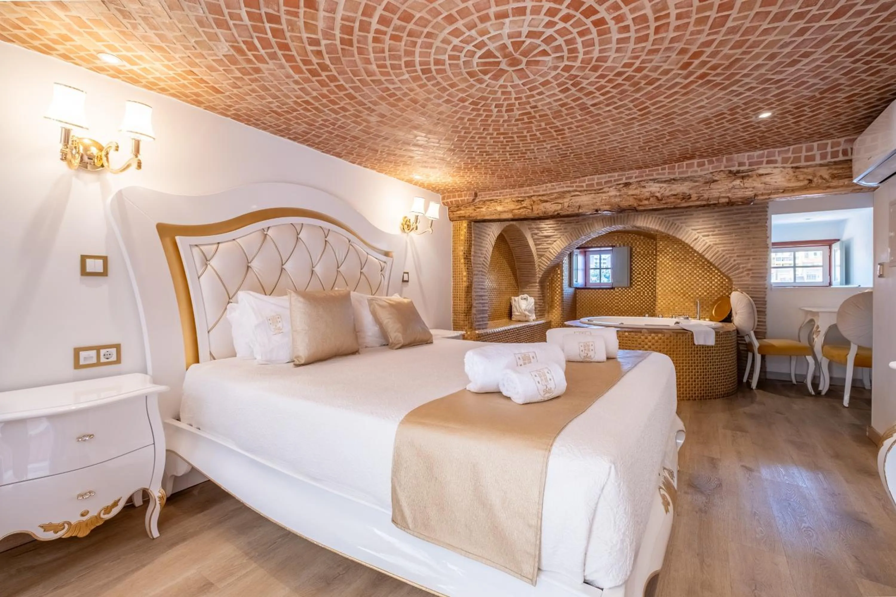 Bed in Solar Antigo Luxury Coimbra