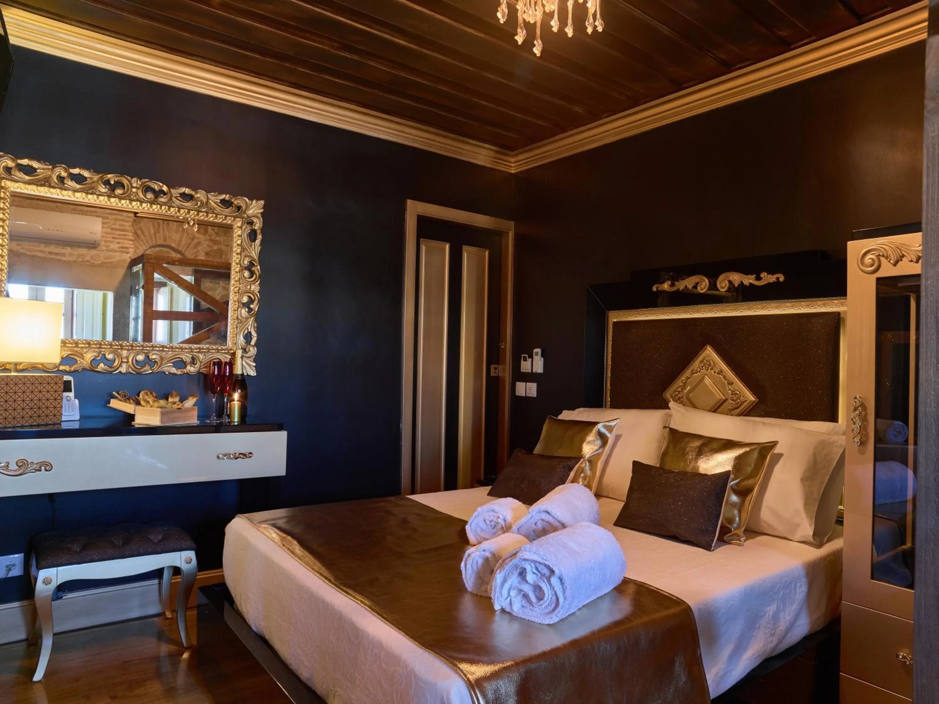 Bed in Solar Antigo Luxury Coimbra