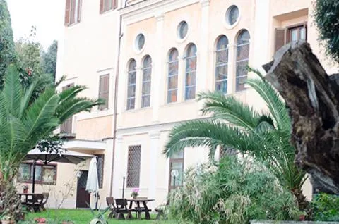 Facade/entrance in Villa Altieri