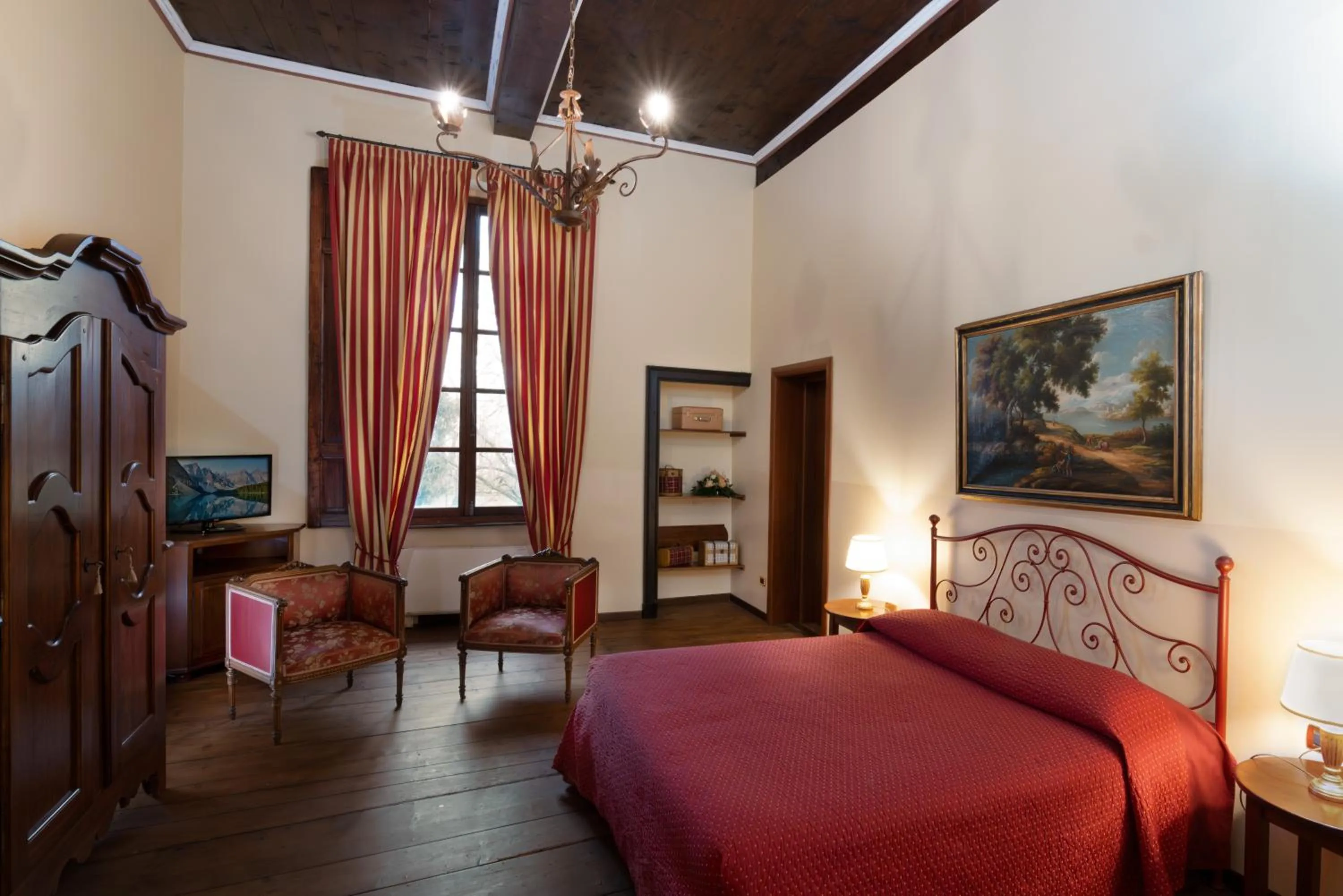 Communal lounge/ TV room, Bed in Villa Soleil