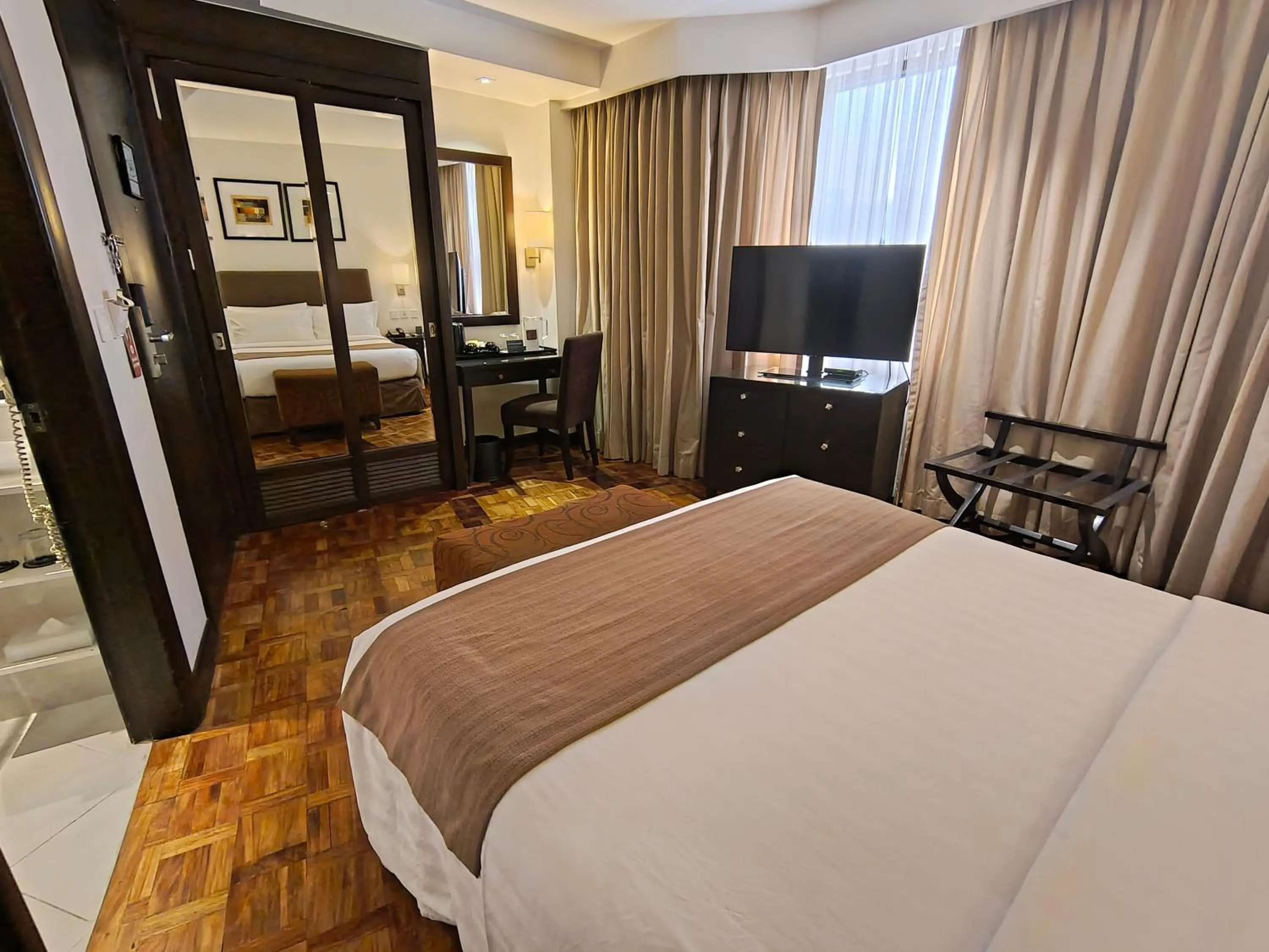 Bed in City Garden Hotel Makati