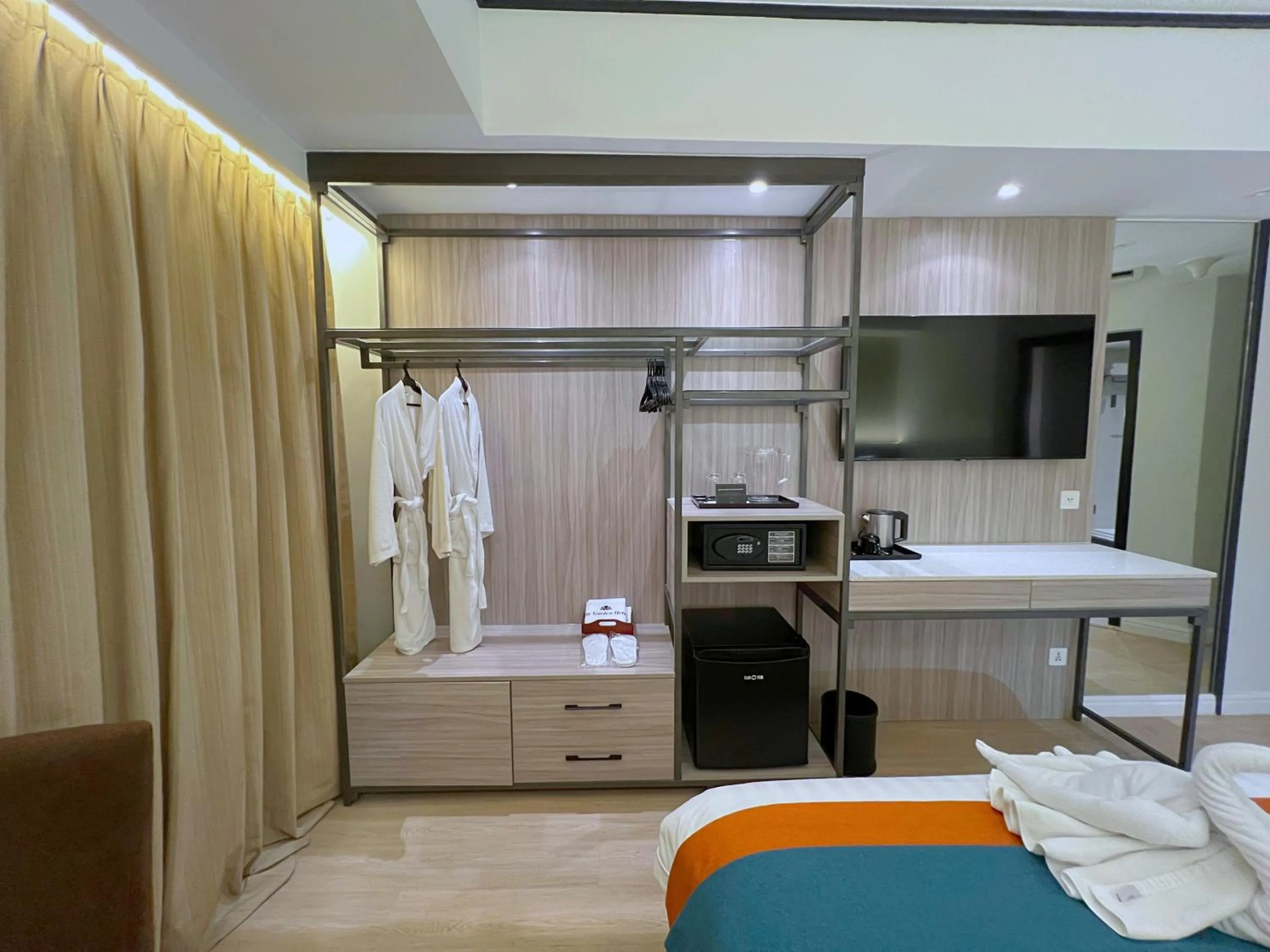 Bed in City Garden Hotel Makati