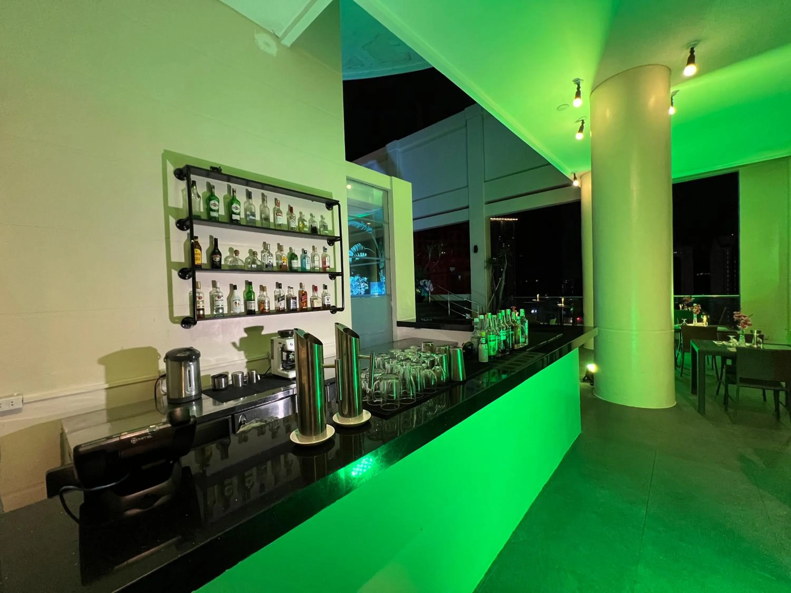 Restaurant/places to eat in City Garden Hotel Makati