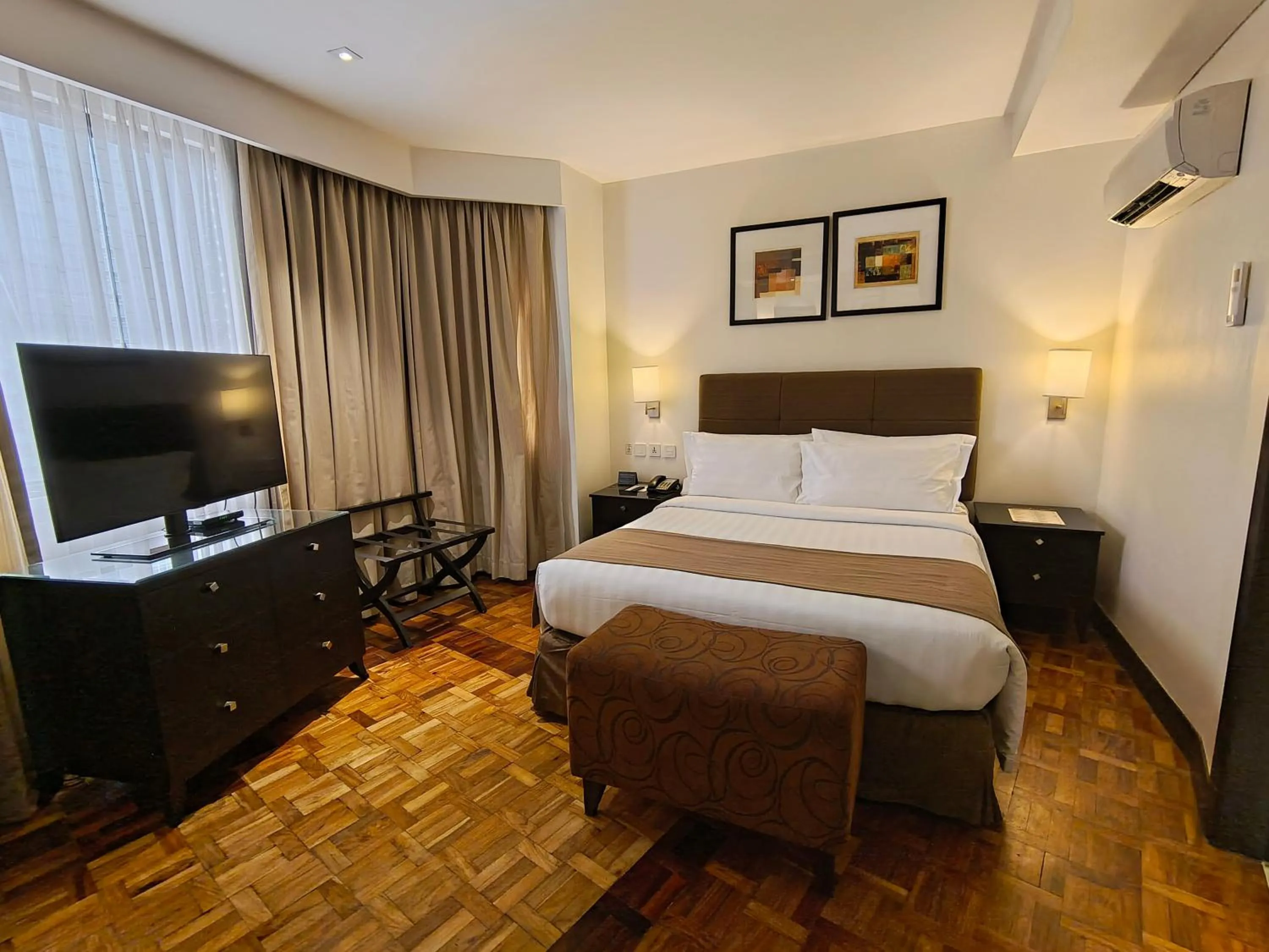 Bed in City Garden Hotel Makati