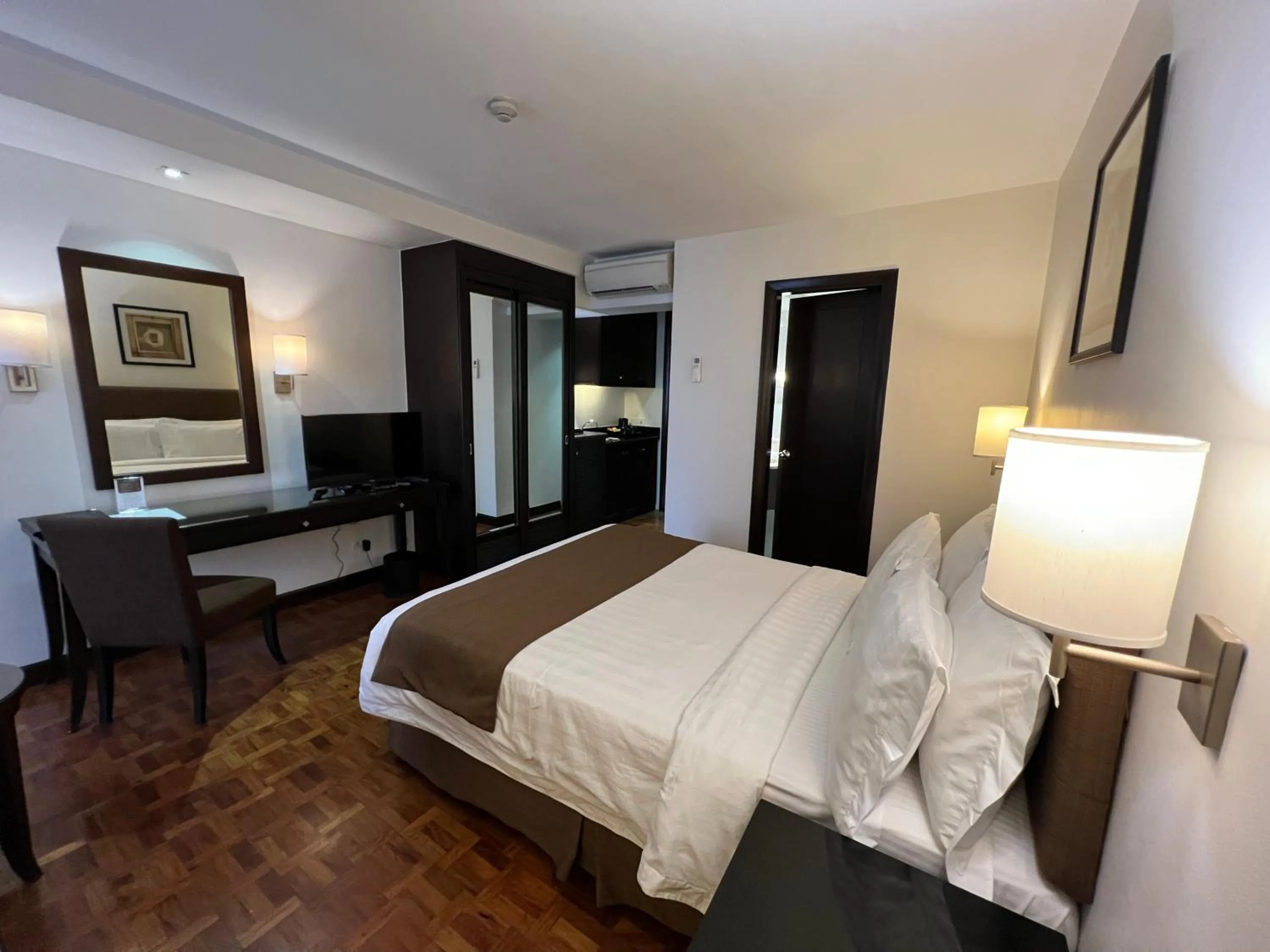 Bed in City Garden Hotel Makati