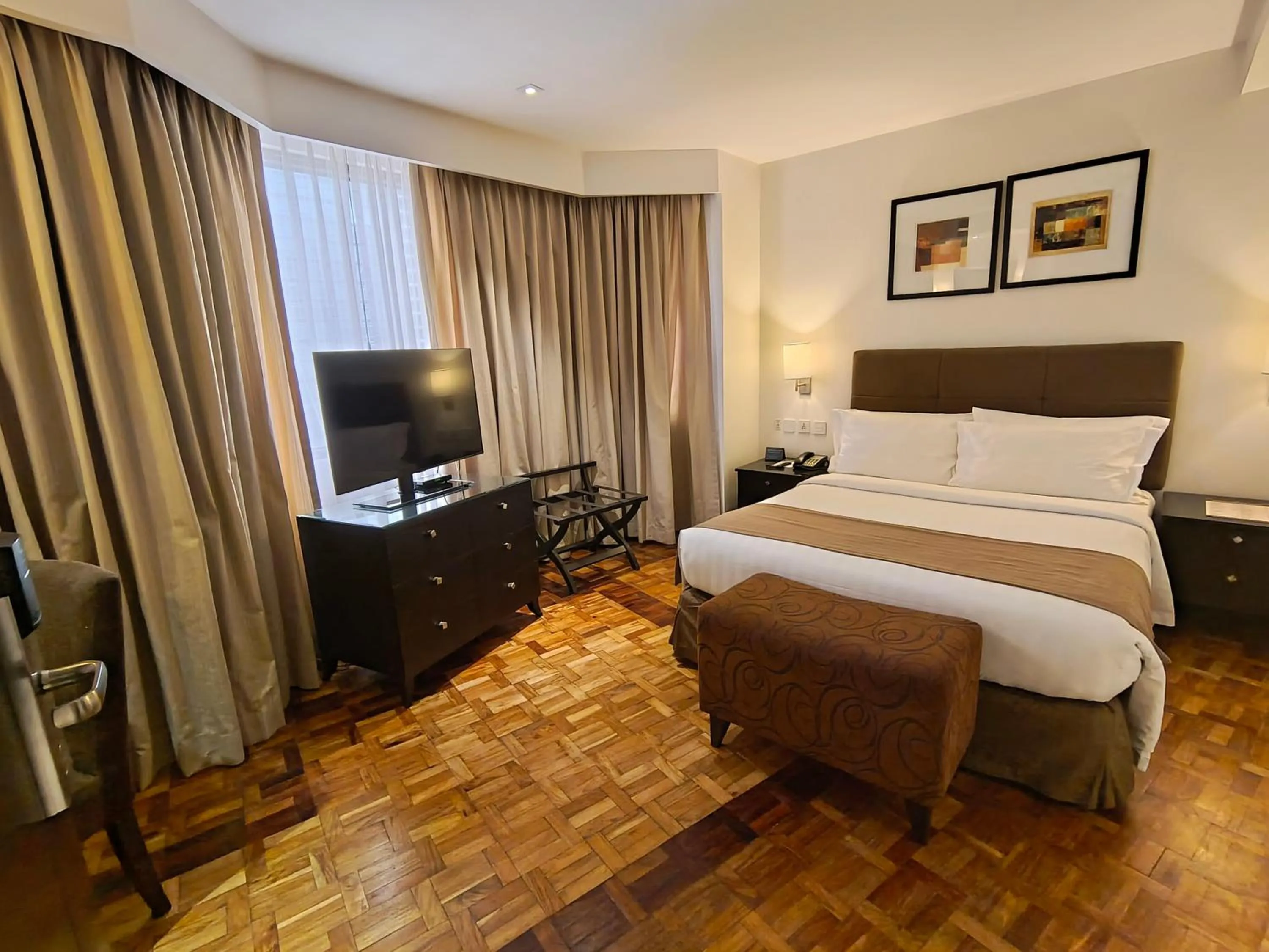 Bed in City Garden Hotel Makati