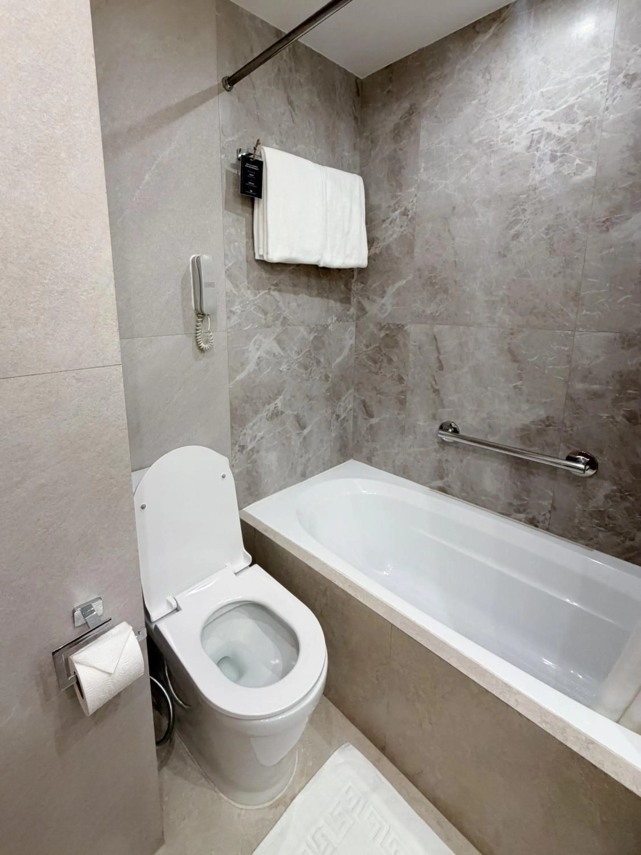 Shower in City Garden Hotel Makati