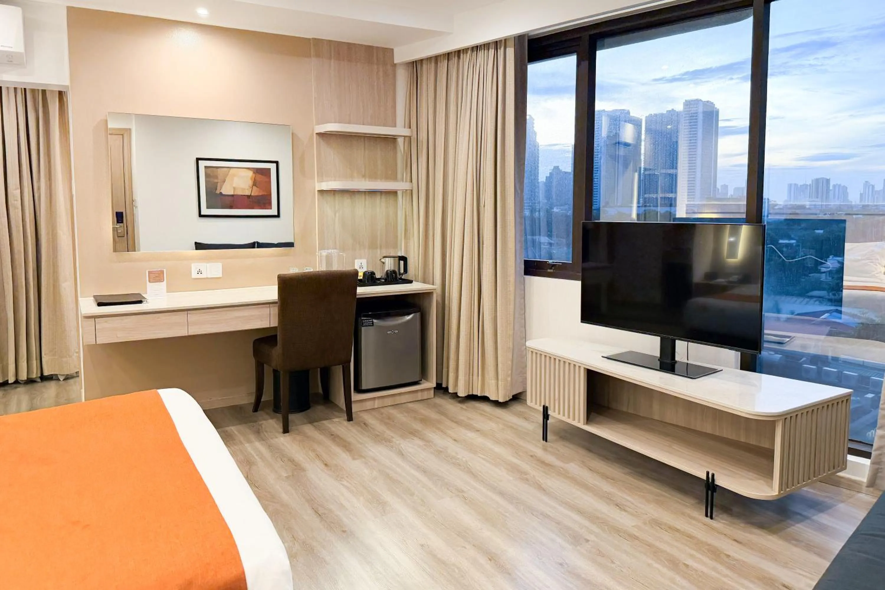 Bedroom, Bed in City Garden Hotel Makati