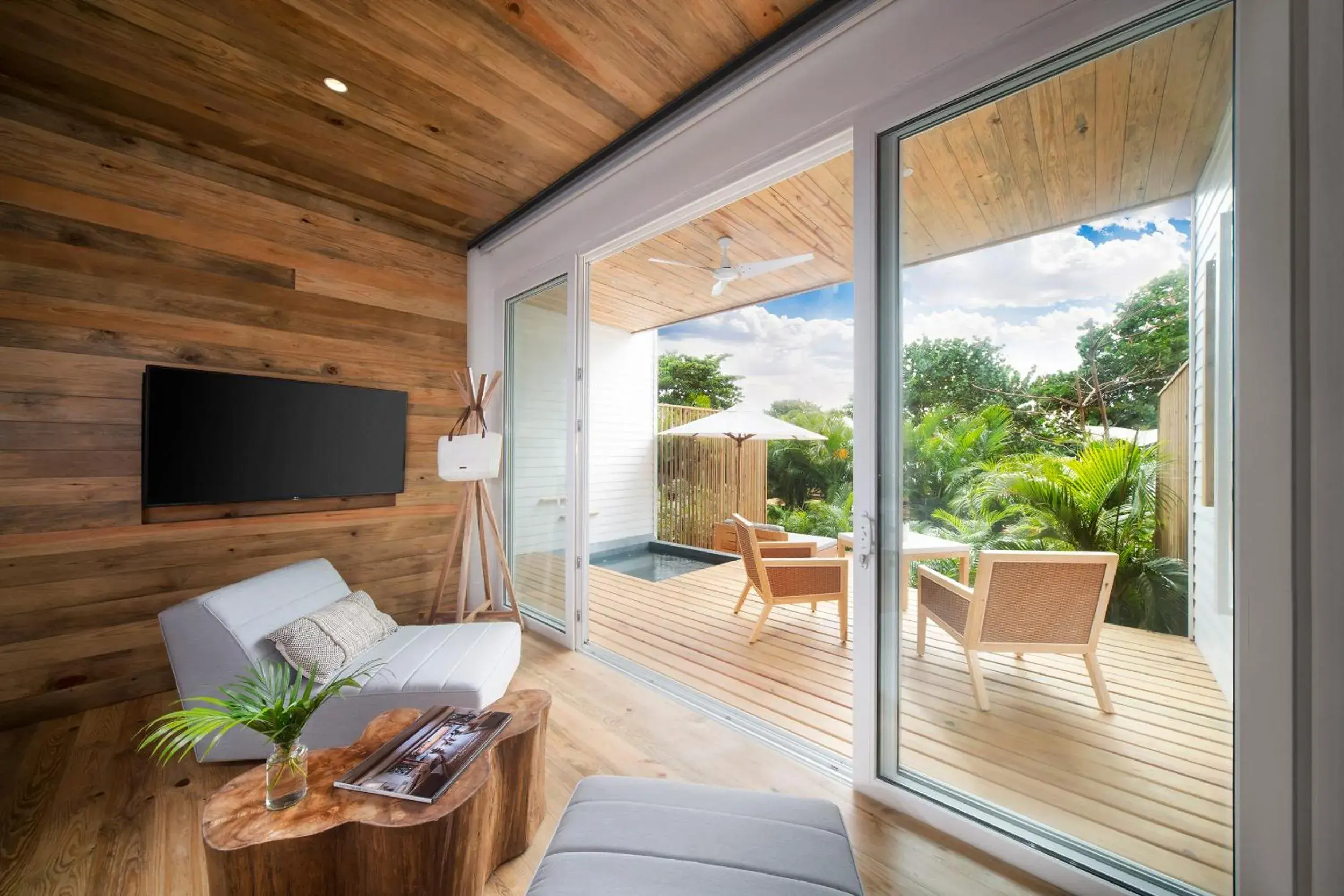 Deluxe Tropical Suite in Ibagari Boutique Hotel Deluxe Tropical Suite in Ibagari Boutique Hotel