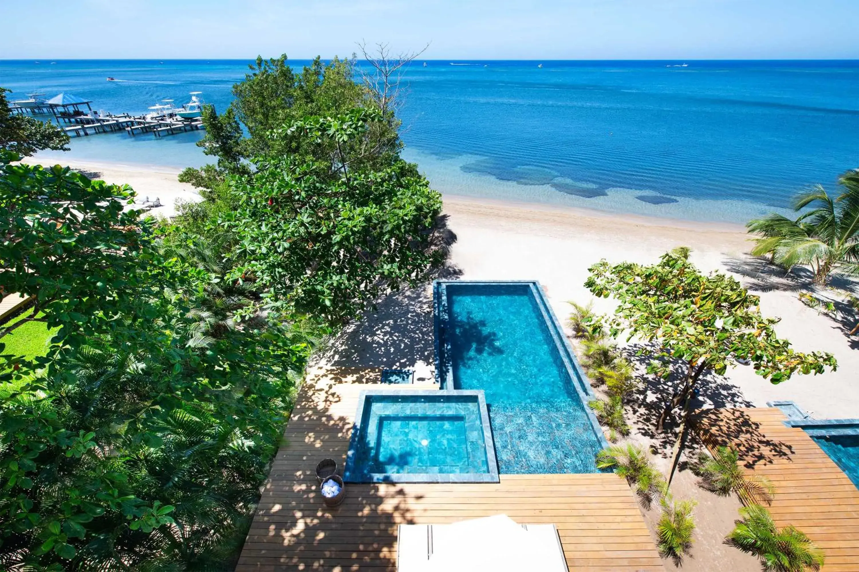 Four-Bedroom Deluxe Home - Oceanfront in Ibagari Boutique Hotel Four-Bedroom Deluxe Home - Oceanfront in Ibagari Boutique Hotel