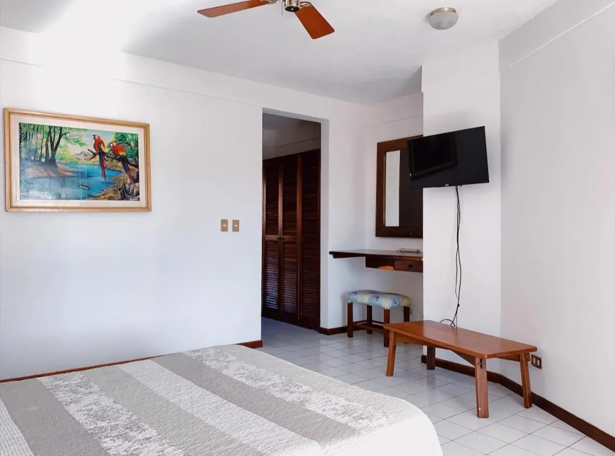 Photo of the whole room, Bed in Flamingo Marina Hotel