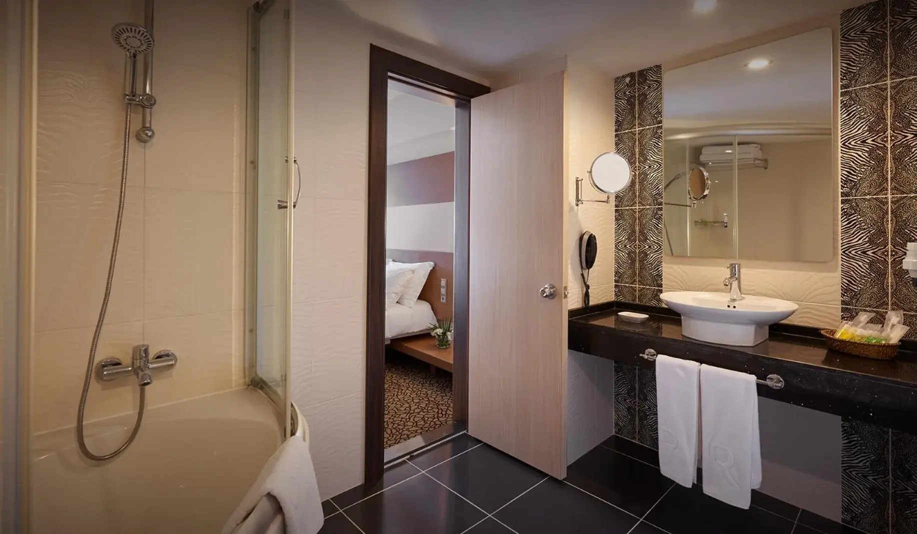 Junior Suite (2 Adults + 2 Children) in Richmond Pamukkale Thermal Junior Suite (2 Adults + 2 Children) in Richmond Pamukkale Thermal