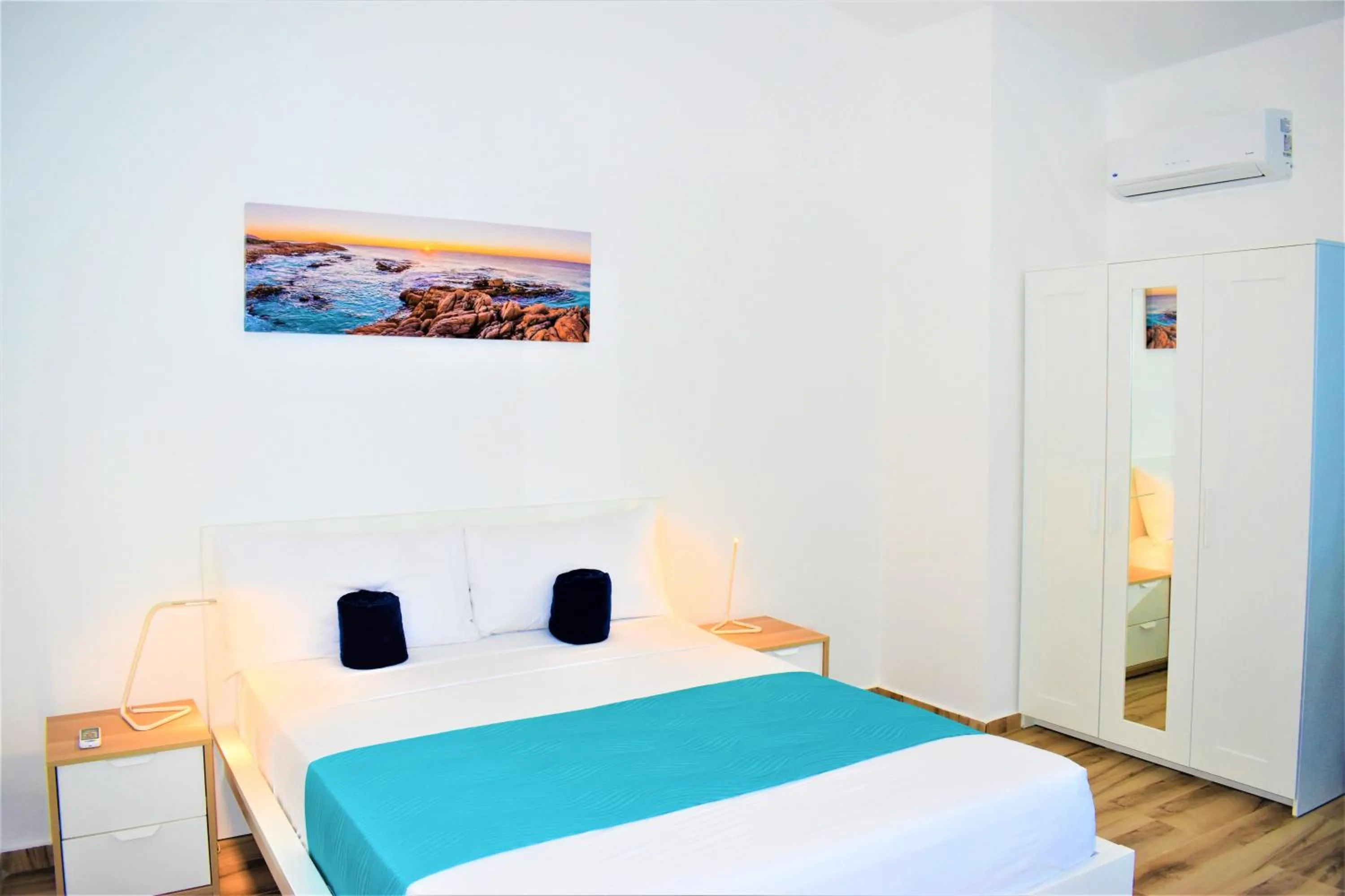 Bed in Tropical Casa Laguna