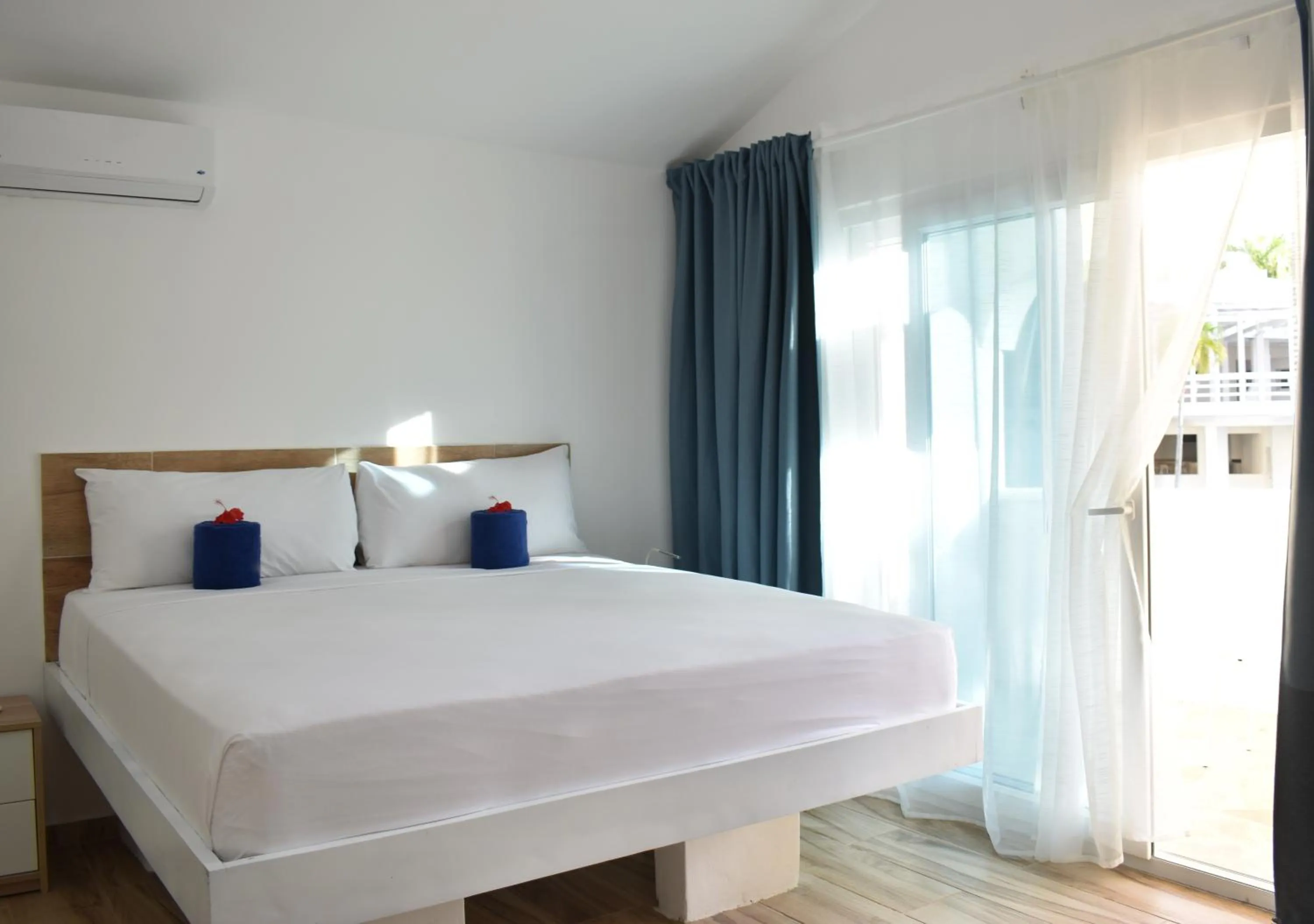 Bed in Tropical Casa Laguna