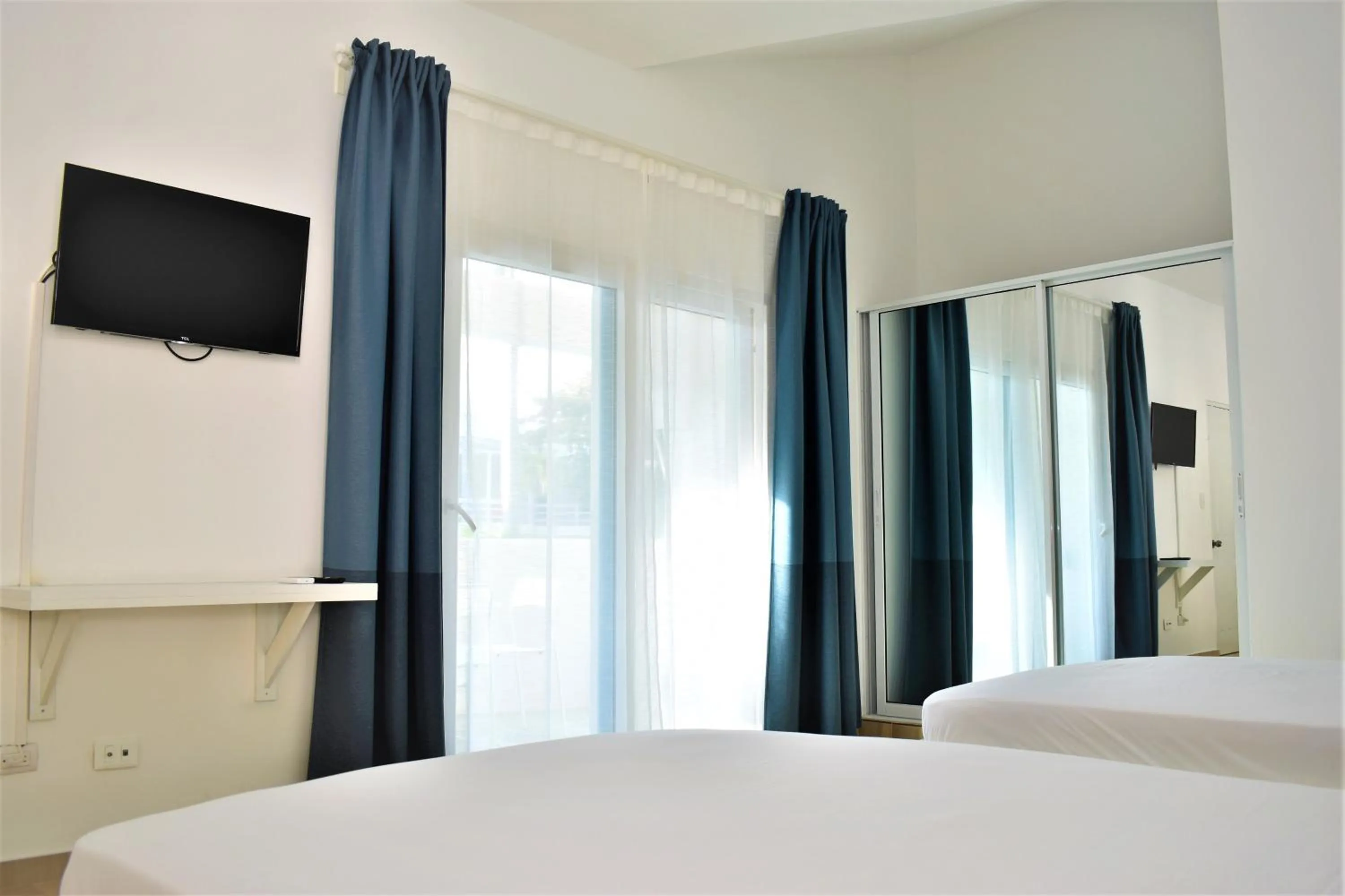 Bed in Tropical Casa Laguna