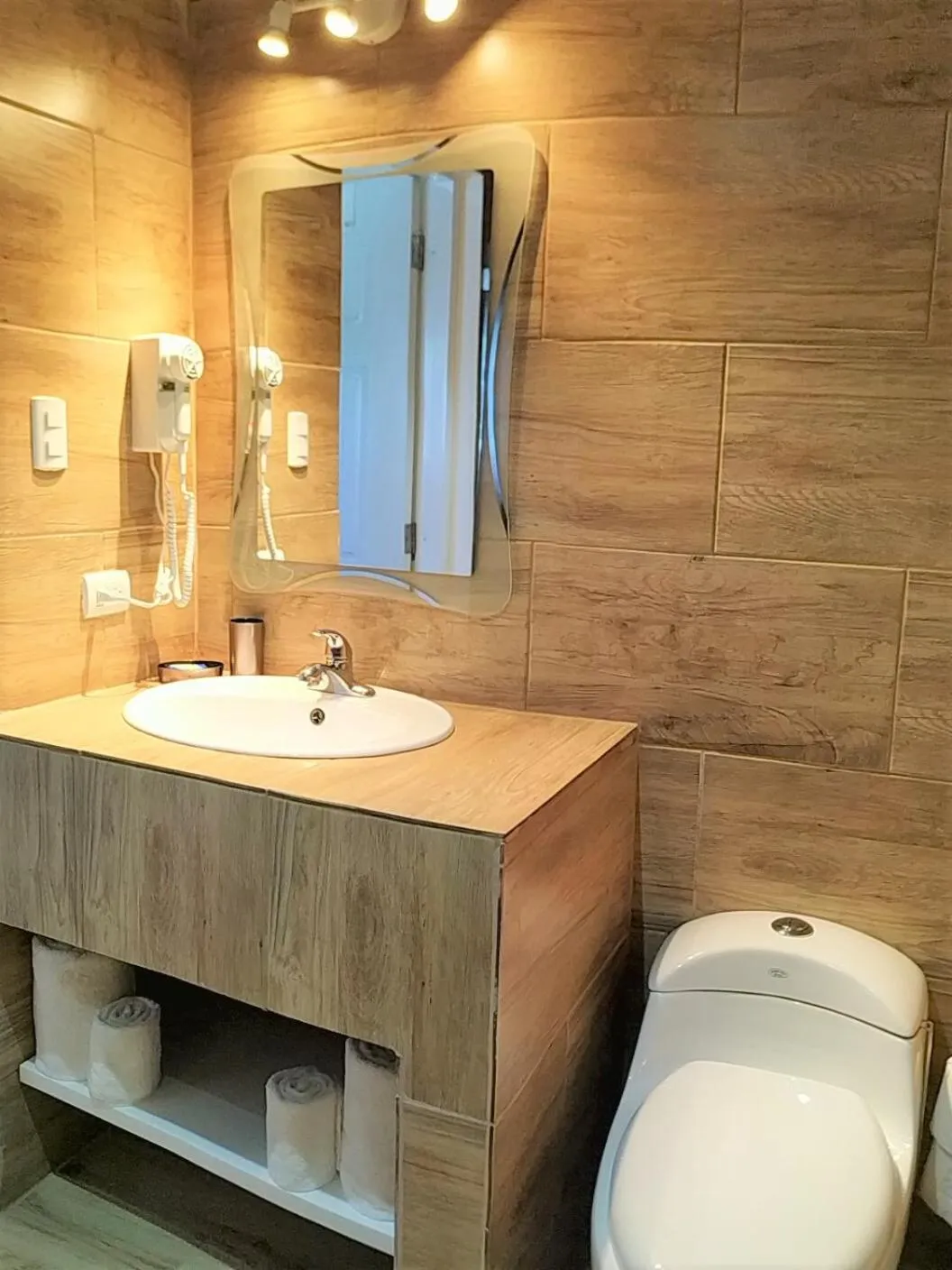 Toilet in Tropical Casa Laguna