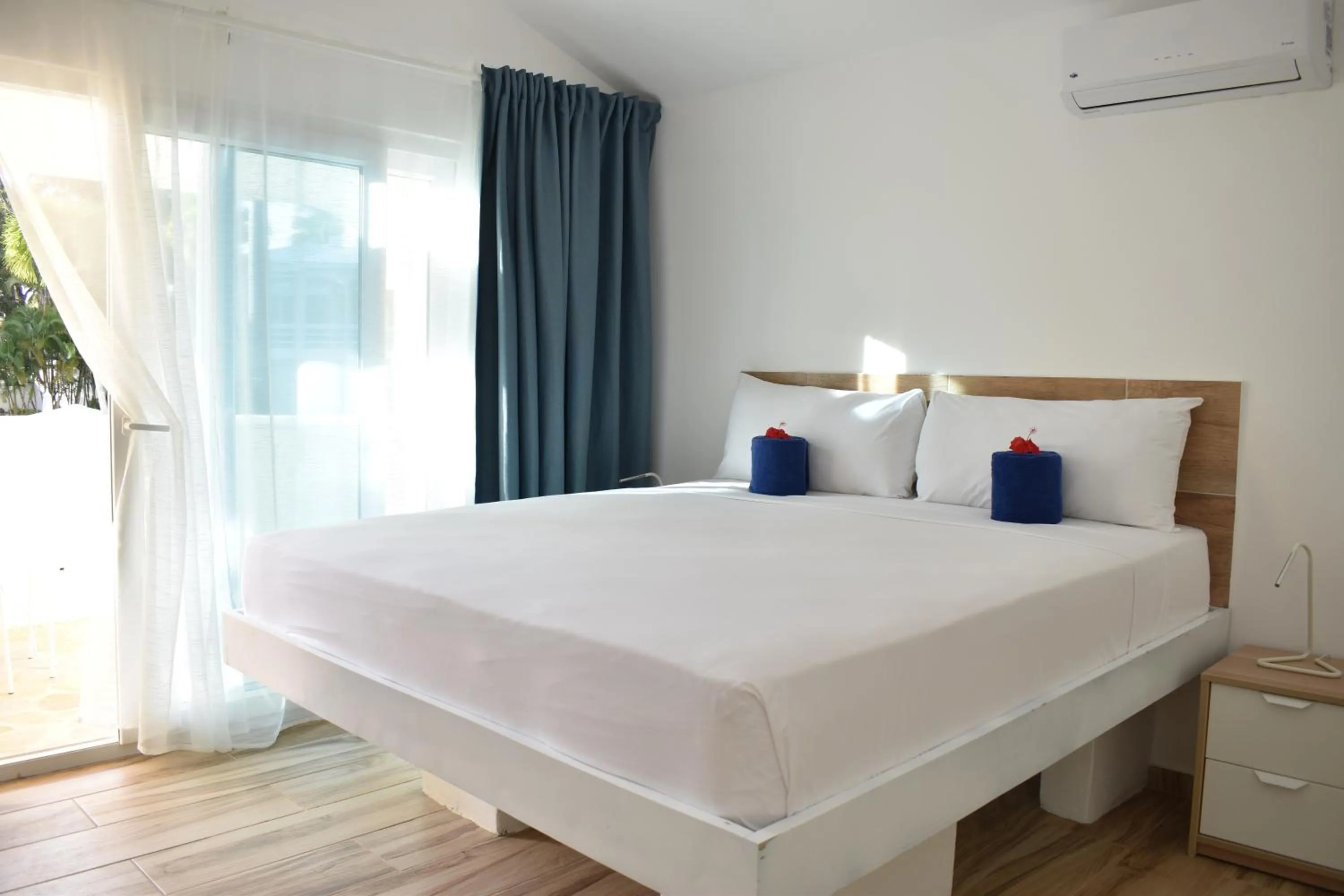 Bed in Tropical Casa Laguna