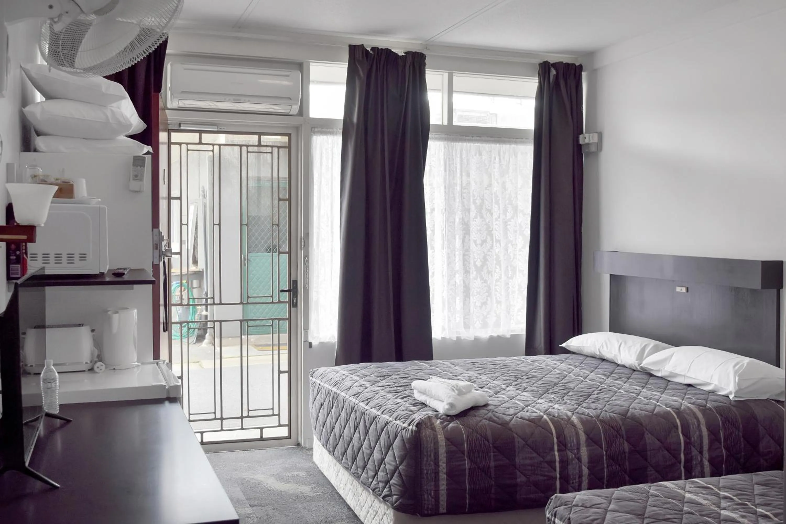 Bed in Central Wangaratta Motel