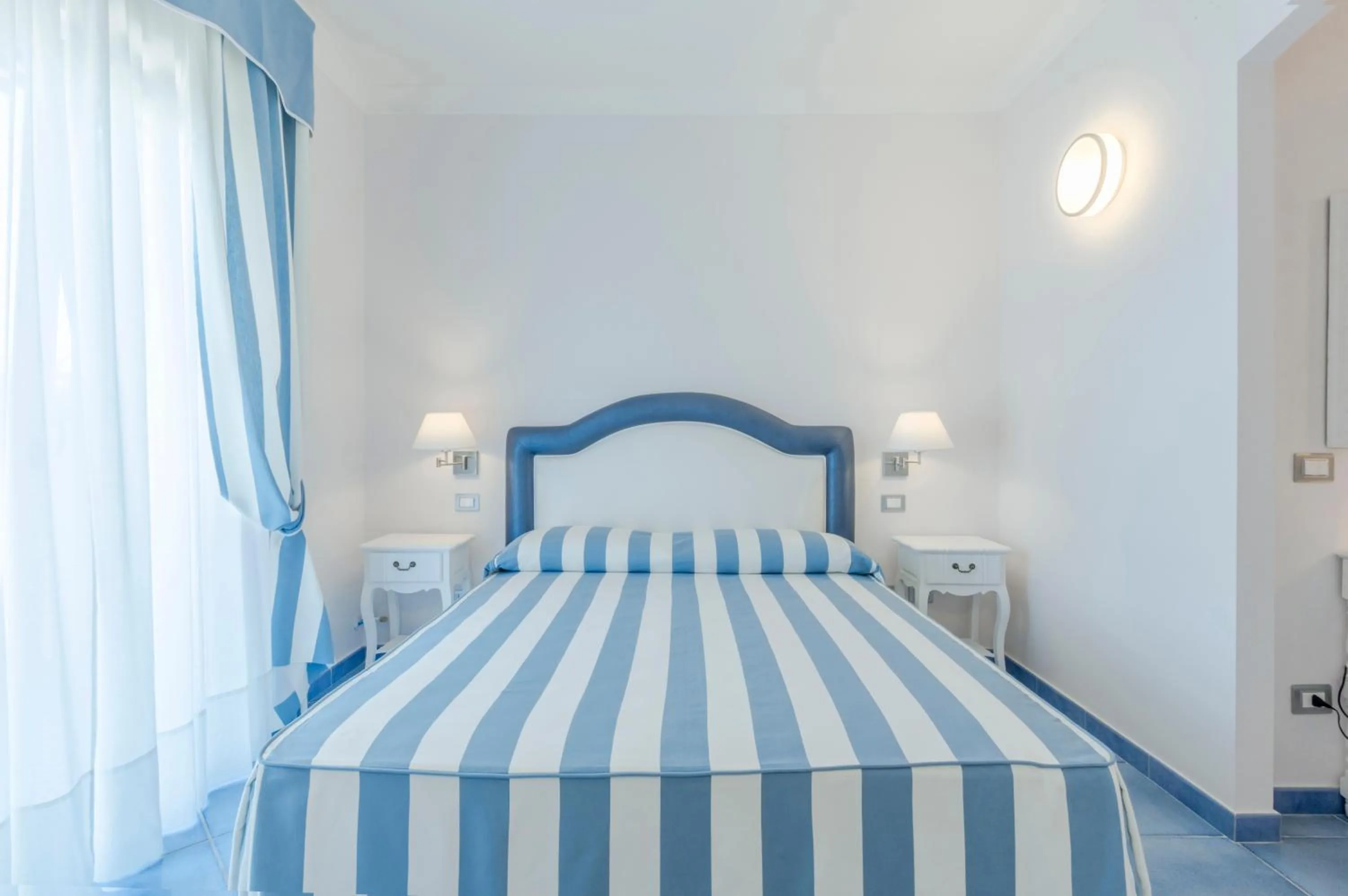 Shower, Bed in Hotel Ristorante Colleverde