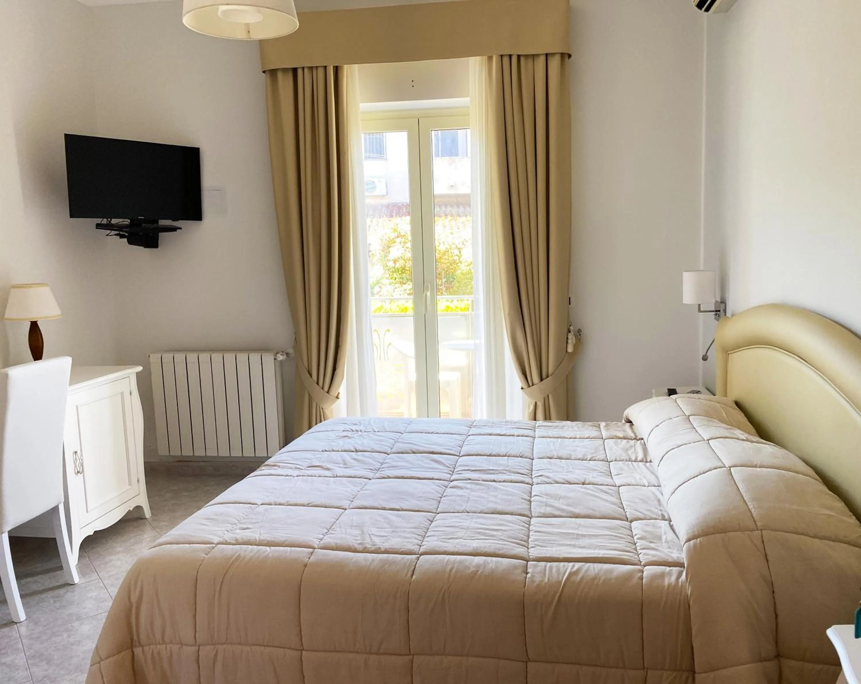 Property building, Bed in Hotel Ristorante Colleverde