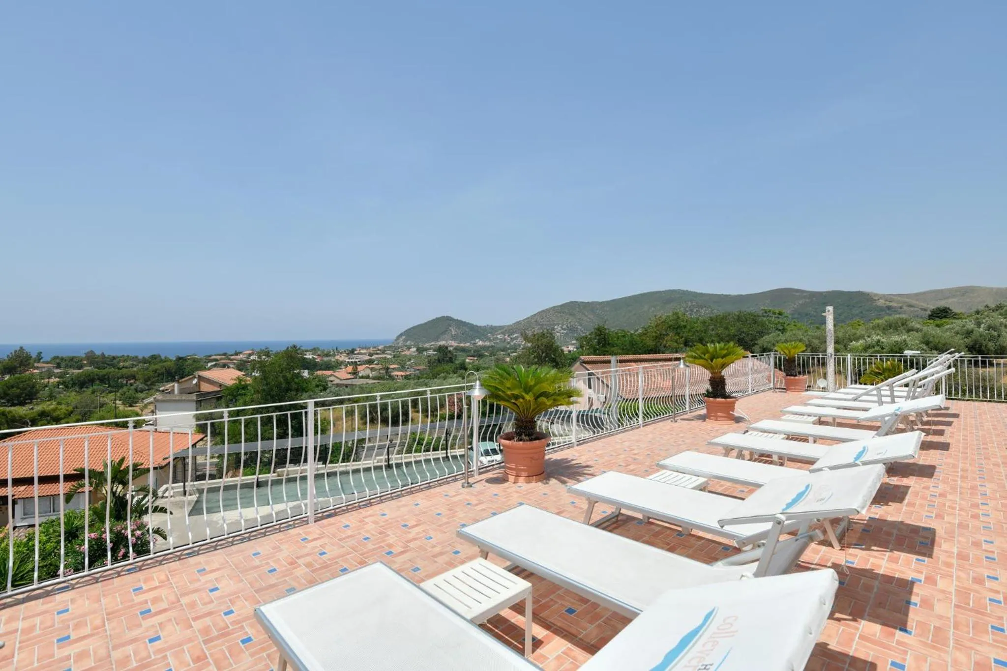 Patio in Hotel Ristorante Colleverde